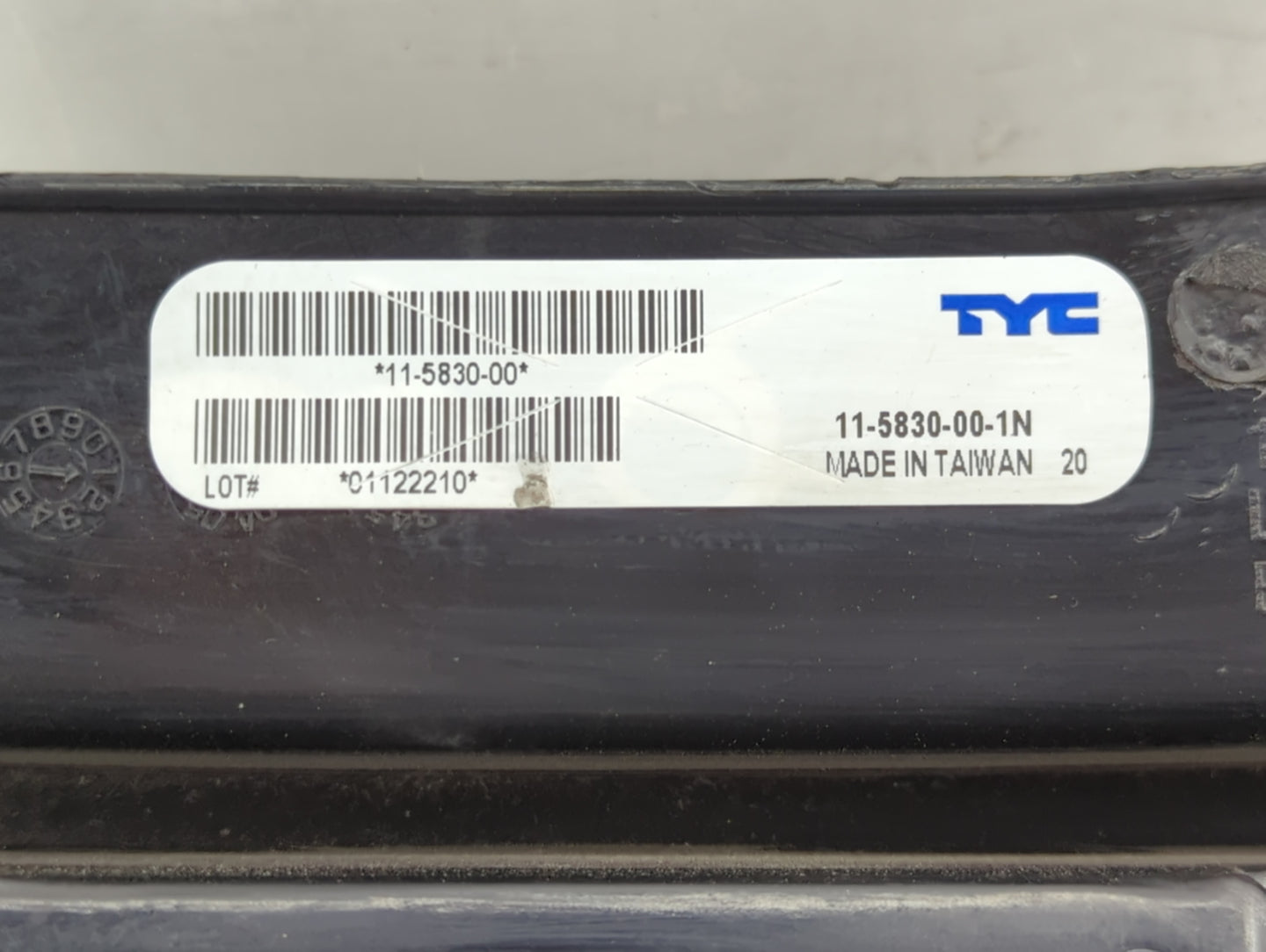 2002-2009 Chevrolet Trailblazer Tail Light Assembly Driver Left OEM Fits Fits 2002 2003 2004 2005 2006 2007 2008 2009 OEM Us