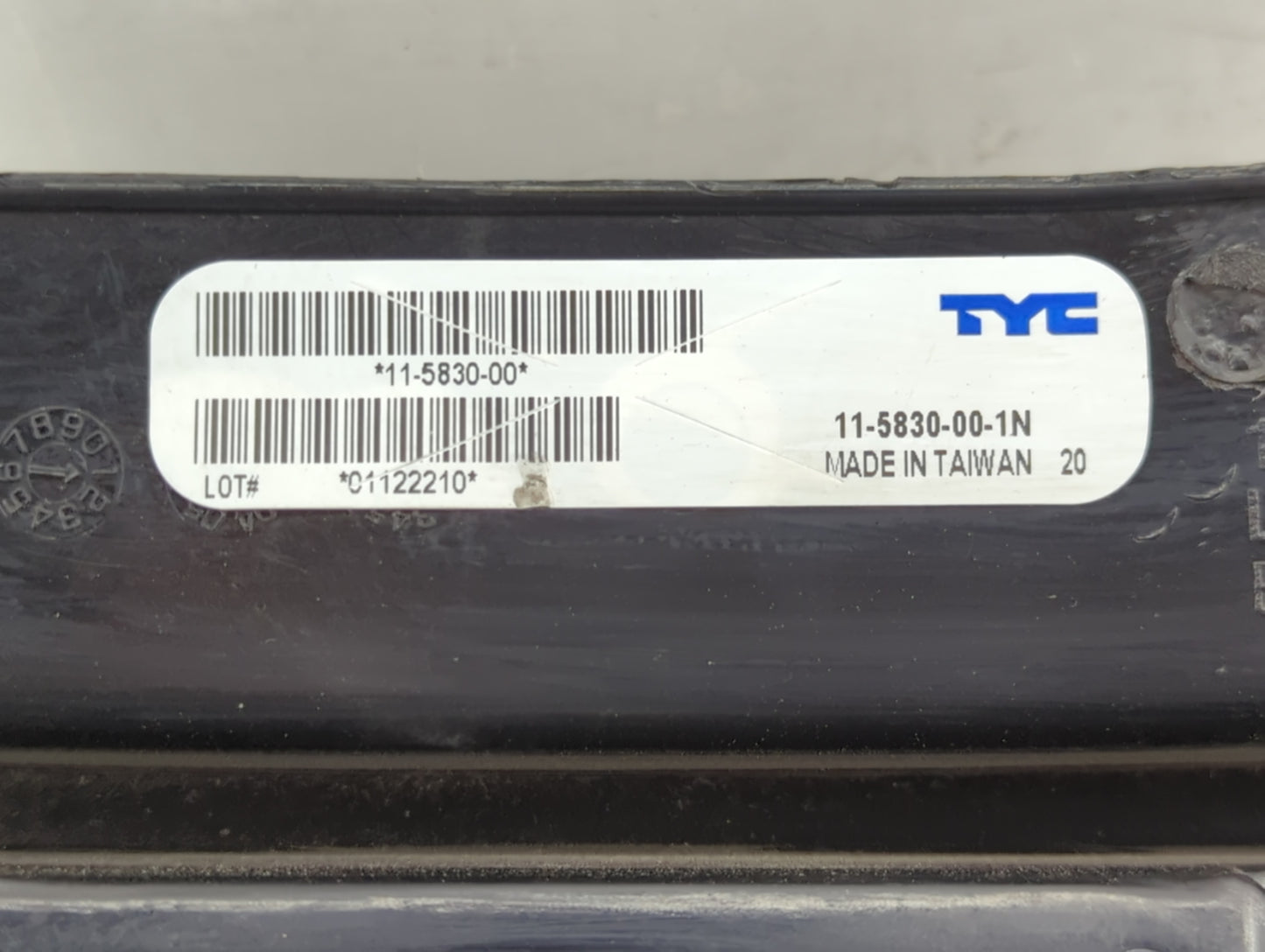 2002-2009 Chevrolet Trailblazer Tail Light Assembly Driver Left OEM Fits Fits 2002 2003 2004 2005 2006 2007 2008 2009 OEM Us