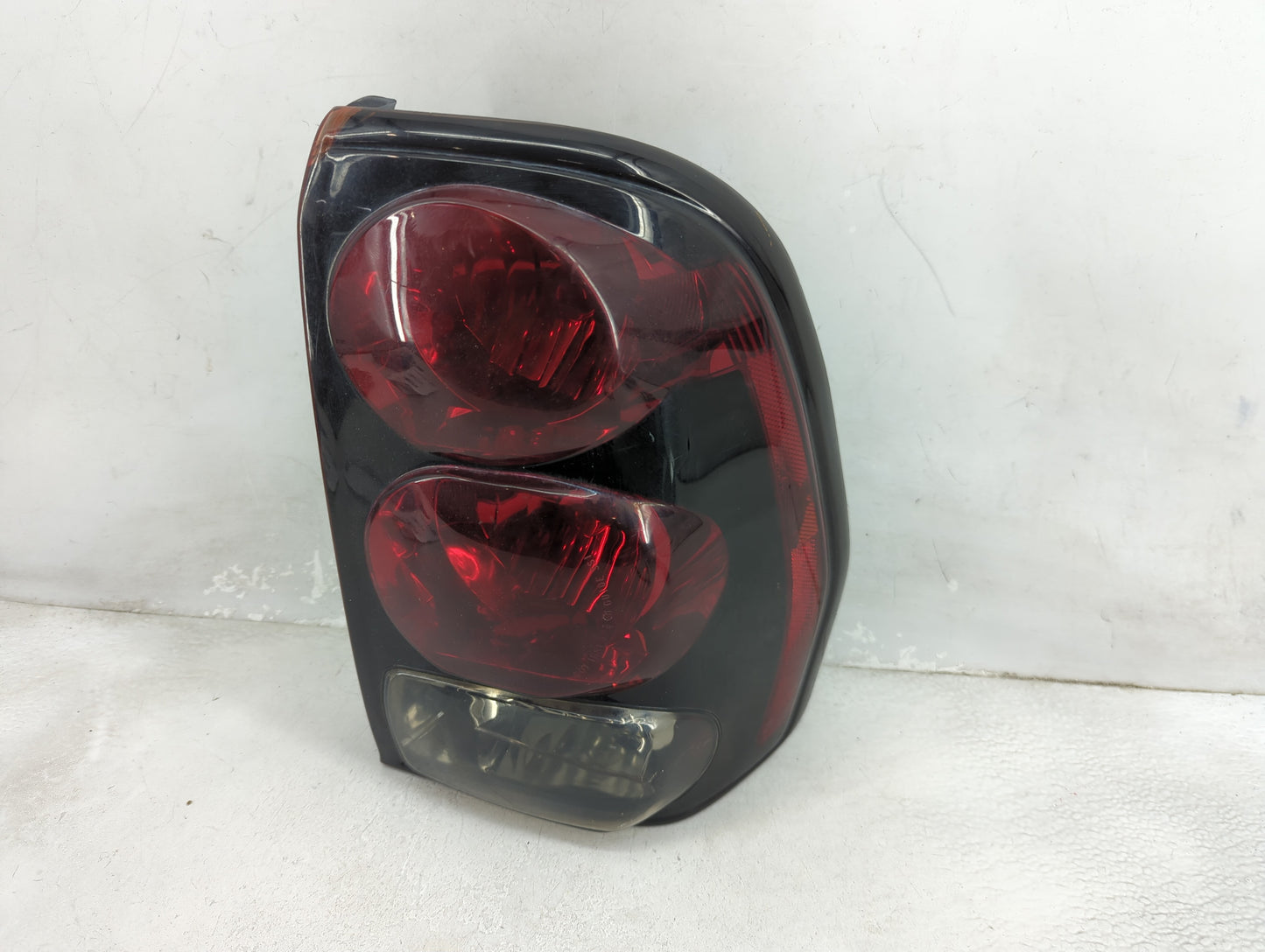 2002-2009 Chevrolet Trailblazer Tail Light Assembly Passenger Right OEM P/N:15097514 Fits OEM Used Auto Parts - Oemusedautop