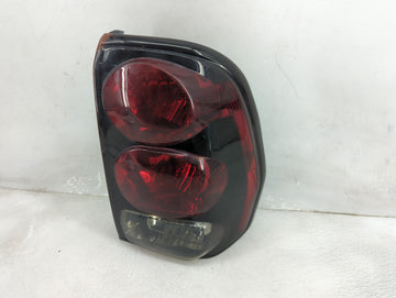 2002-2009 Chevrolet Trailblazer Tail Light Assembly Passenger Right OEM P/N:15097514 Fits OEM Used Auto Parts - Oemusedautop