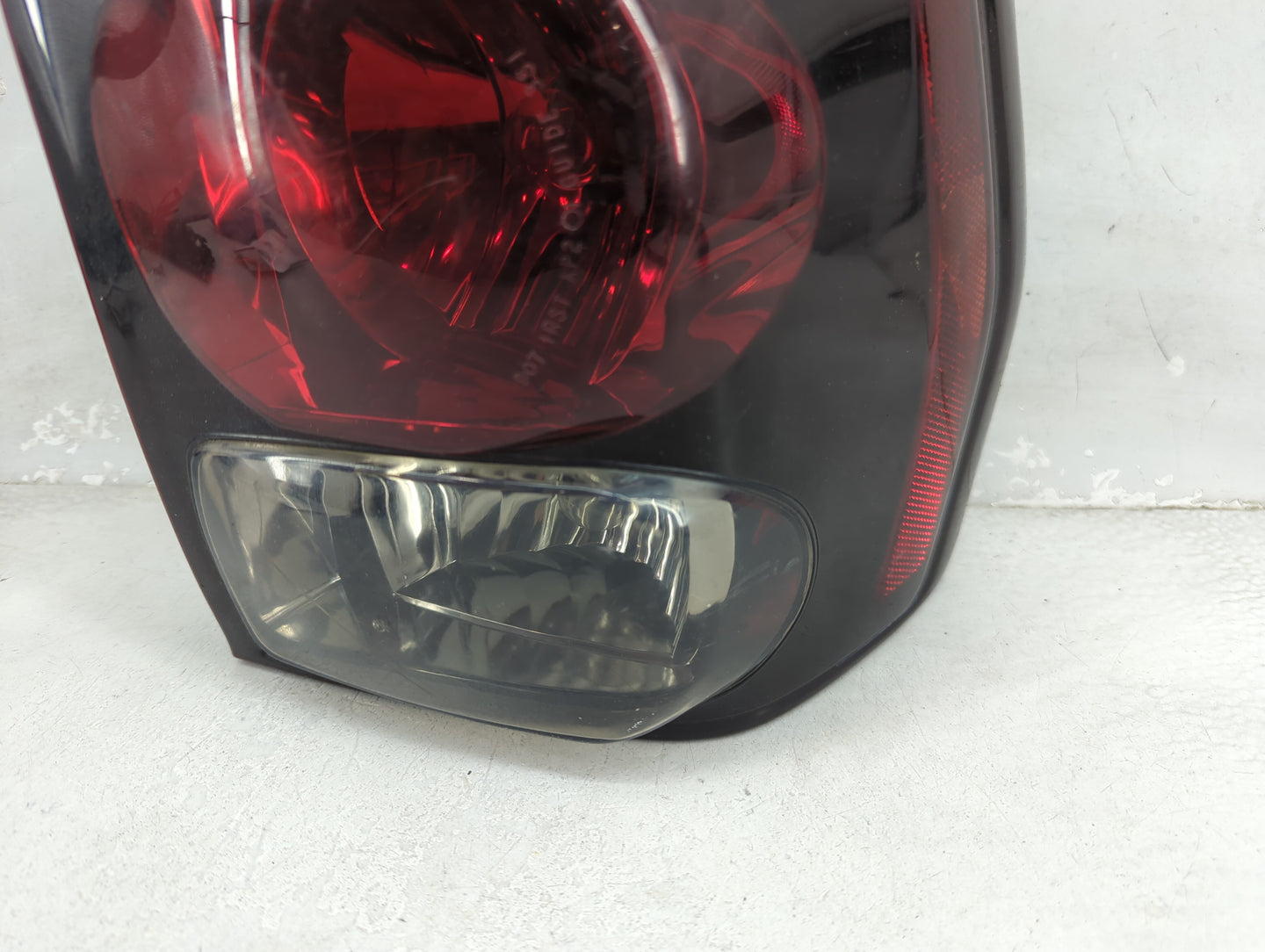 2002-2009 Chevrolet Trailblazer Tail Light Assembly Passenger Right OEM P/N:15097514 Fits OEM Used Auto Parts - Oemusedautop