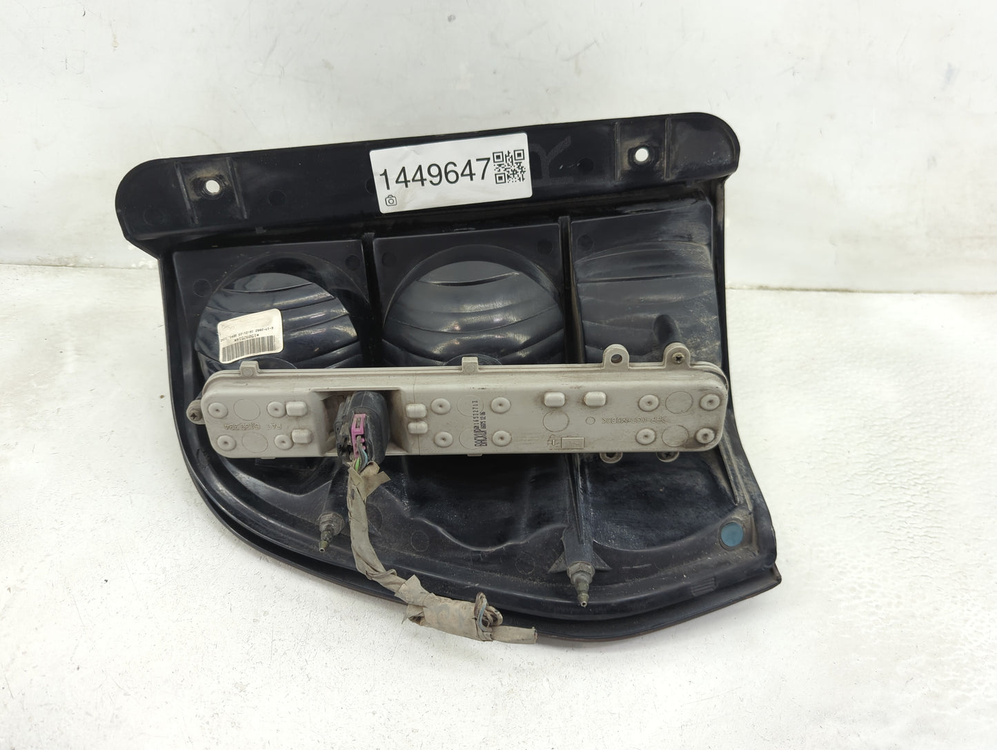 2002-2009 Chevrolet Trailblazer Tail Light Assembly Passenger Right OEM P/N:15097514 Fits OEM Used Auto Parts - Oemusedautop