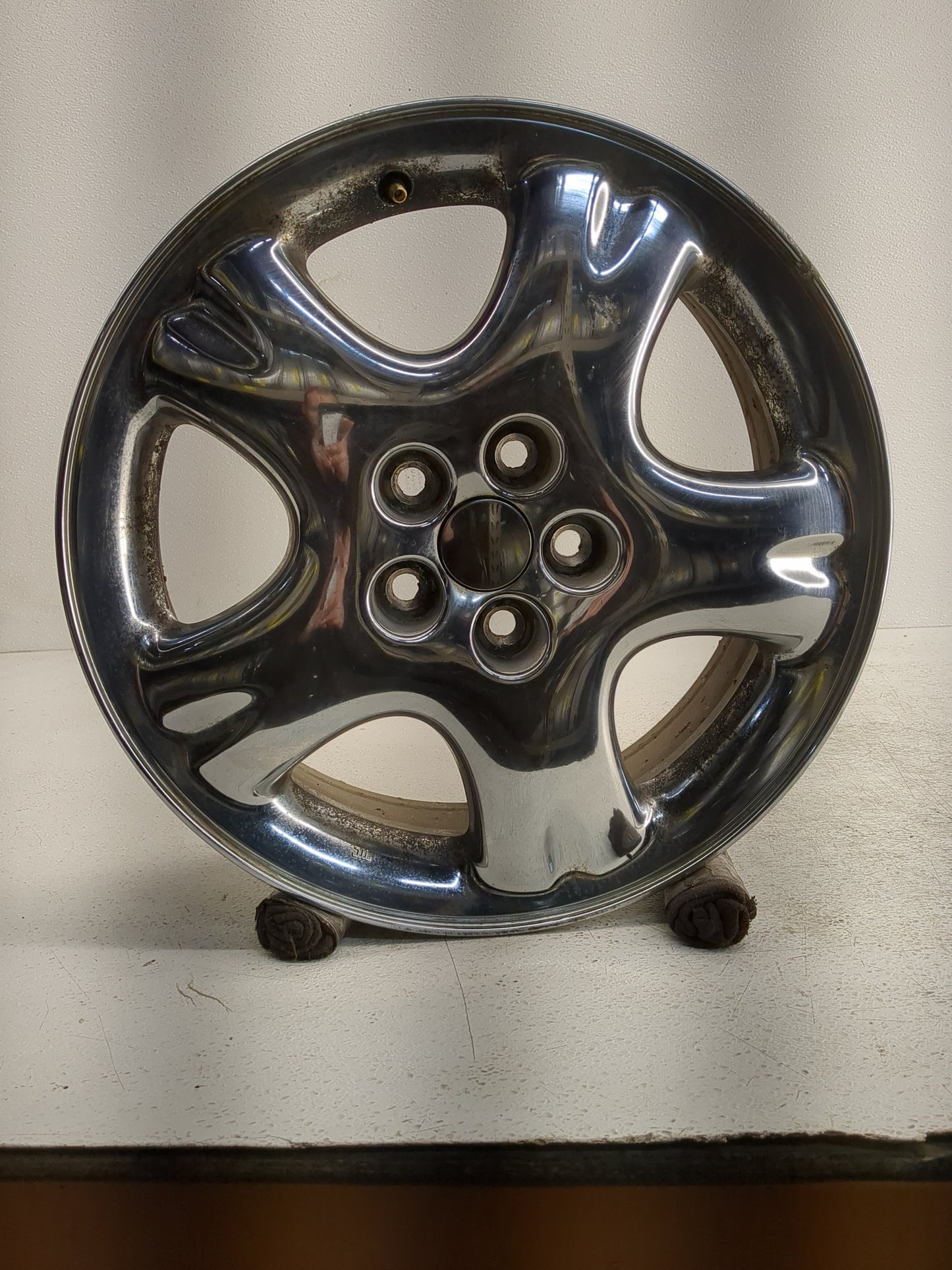 2001-2005 Chrysler Pt Cruiser Oem Wheel Rim - Oemusedautoparts1.com