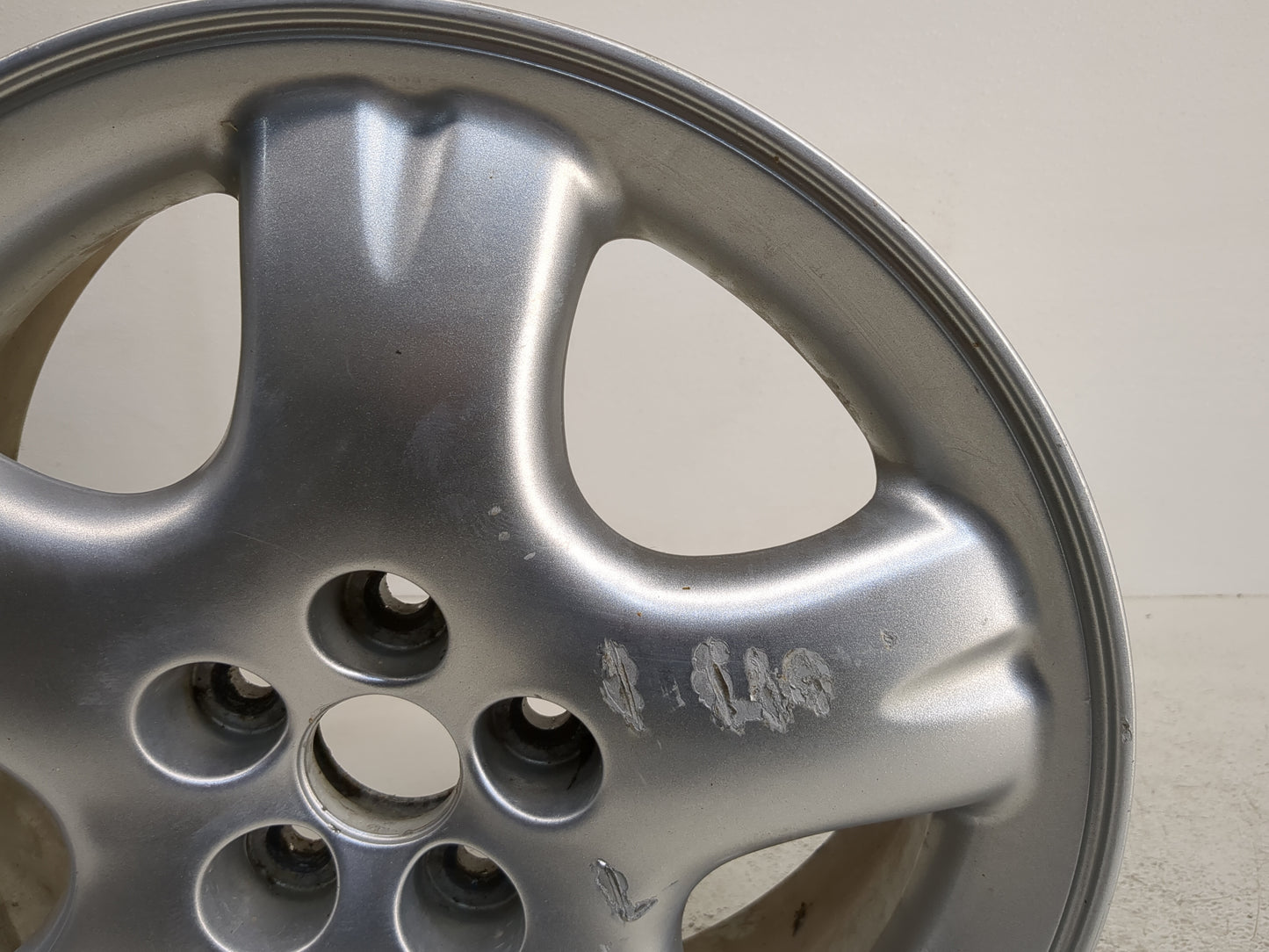 2001-2005 Chrysler Pt Cruiser Oem Wheel Rim 1239421 - Oemusedautoparts1.com