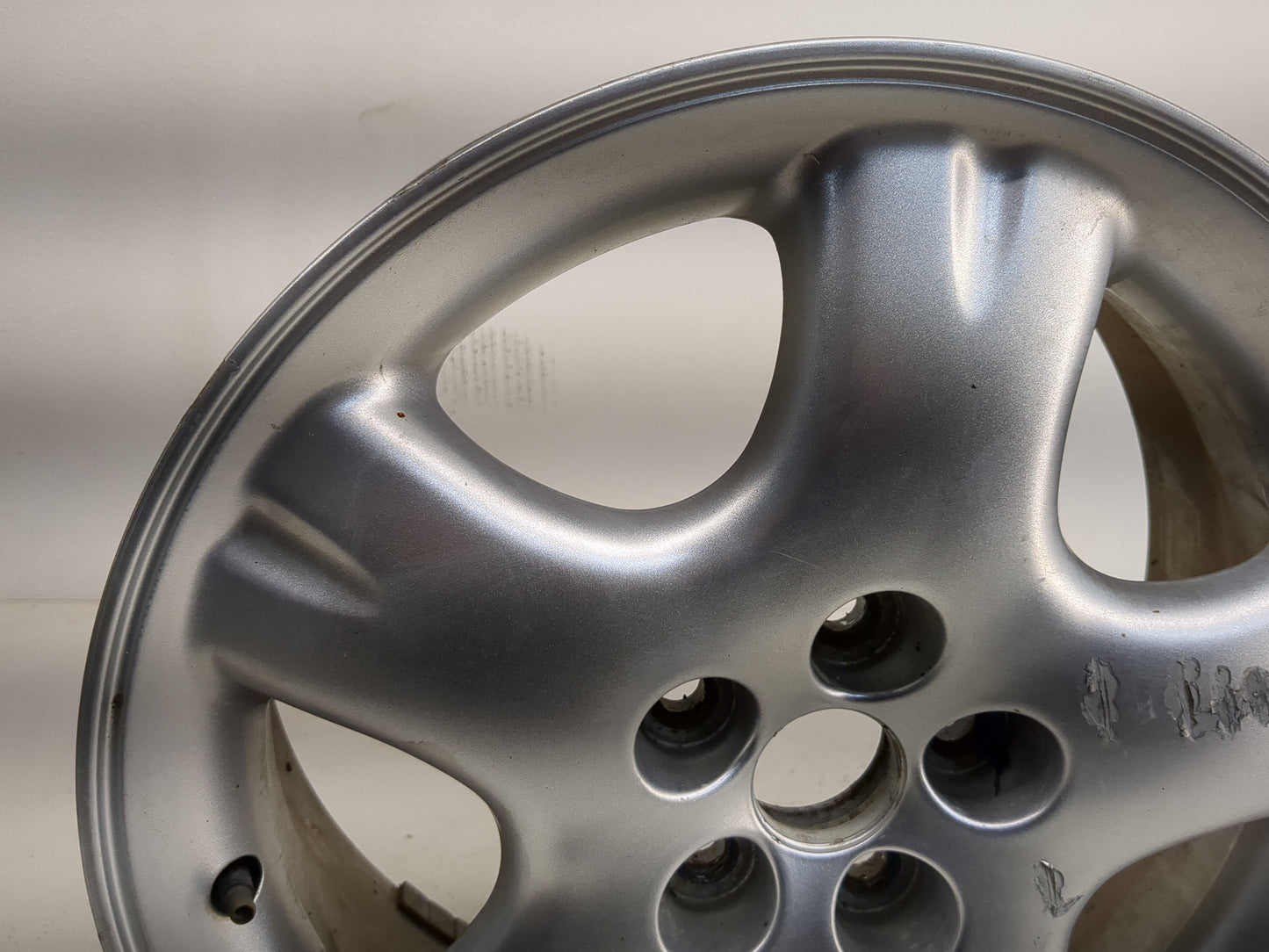 2001-2005 Chrysler Pt Cruiser Oem Wheel Rim 1239421 - Oemusedautoparts1.com