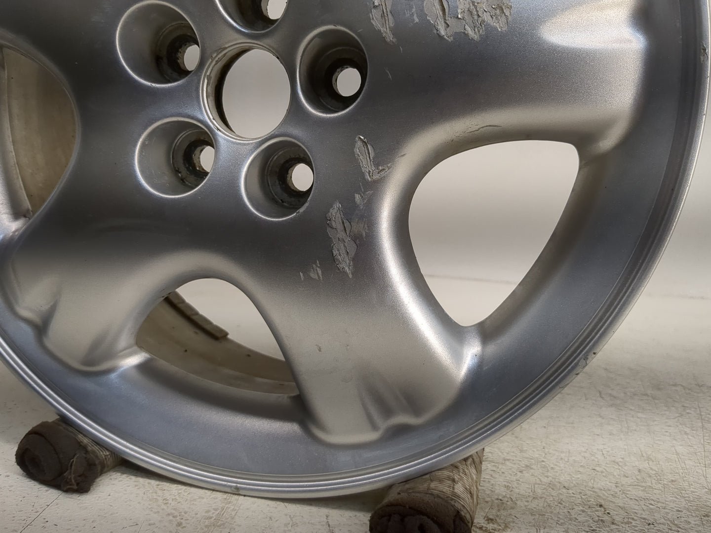 2001-2005 Chrysler Pt Cruiser Oem Wheel Rim 1239421 - Oemusedautoparts1.com
