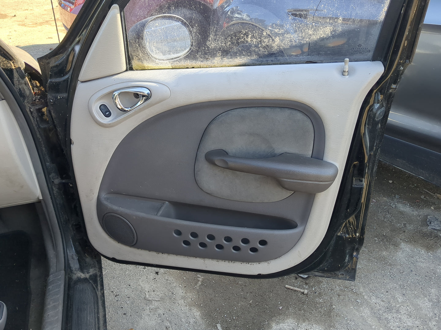 2002 Chrysler Pt Cruiser Front Right Passenger Interior Door Panel Trim - Oemusedautoparts1.com