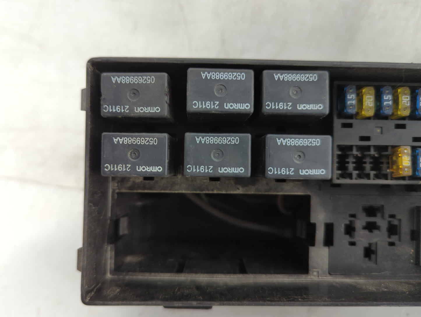 2001-2002 Chrysler Pt Cruiser Fusebox Fuse Box Panel Relay Module P/N:4794741AD Fits Fits 2001 2002 OEM Used Auto Parts - Oe