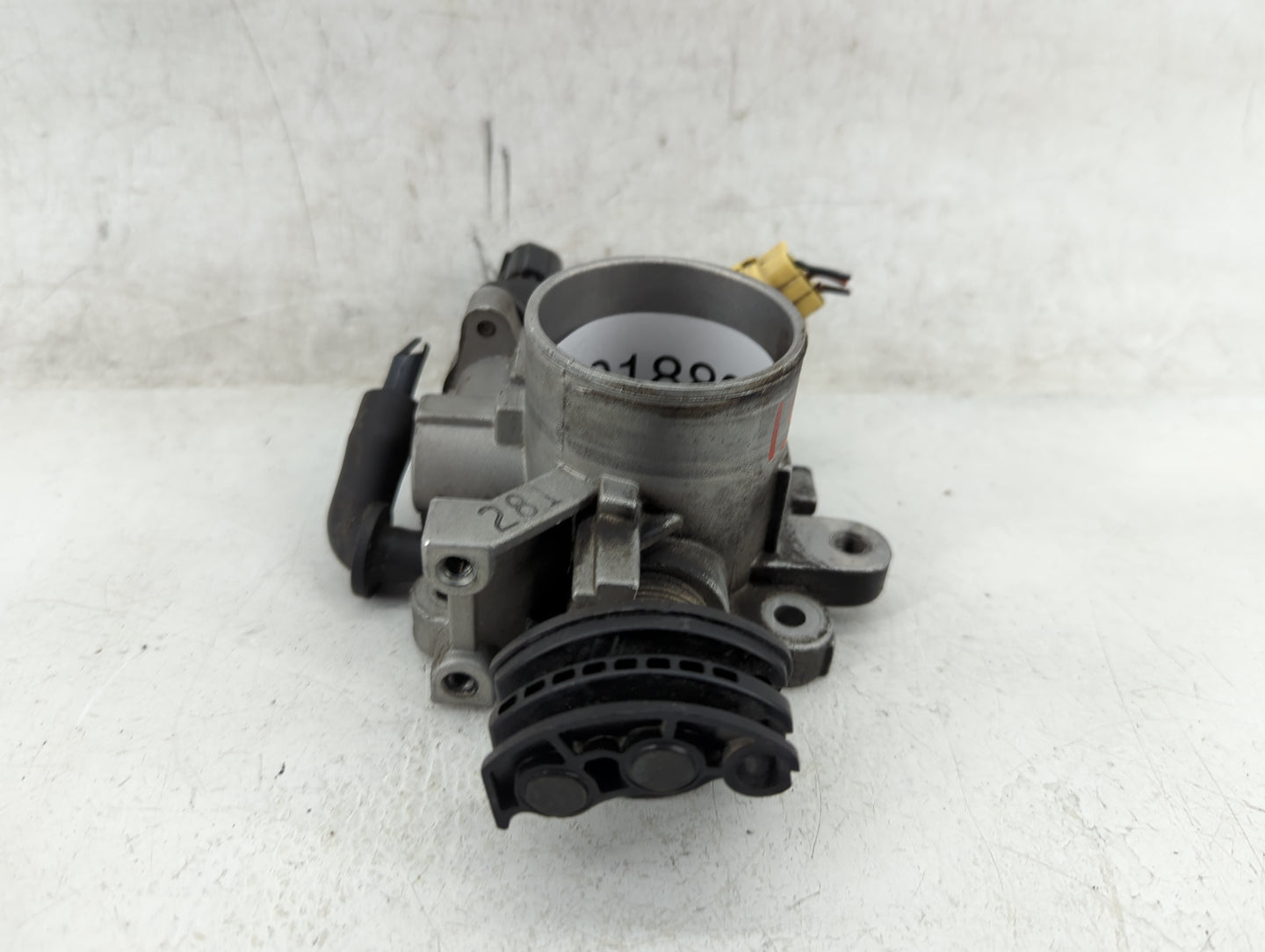 2001-2002 Chrysler Pt Cruiser Throttle Body P/N:11200000AB2 Fits Fits 2001 2002 OEM Used Auto Parts - Oemusedautoparts1.com
