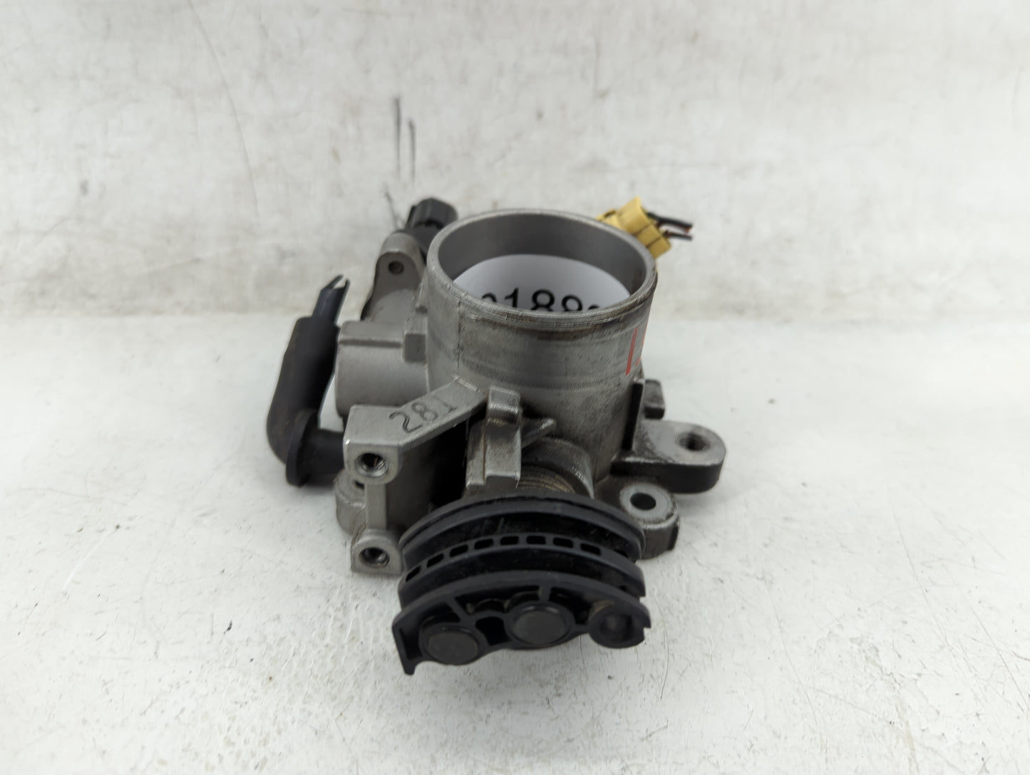 2001-2002 Chrysler Pt Cruiser Throttle Body P/N:11200000AB2 Fits Fits 2001 2002 OEM Used Auto Parts - Oemusedautoparts1.com