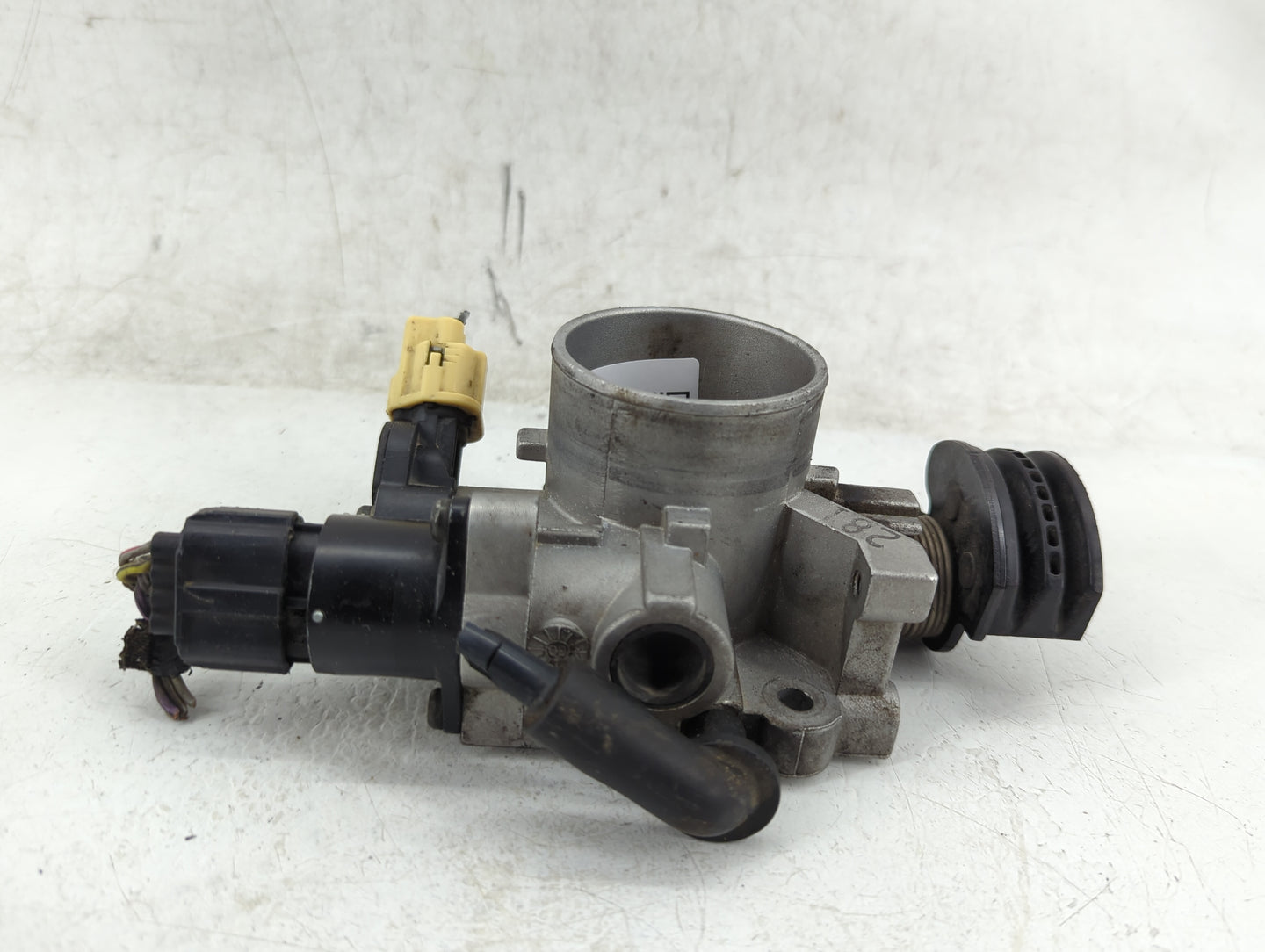 2001-2002 Chrysler Pt Cruiser Throttle Body P/N:11200000AB2 Fits Fits 2001 2002 OEM Used Auto Parts - Oemusedautoparts1.com