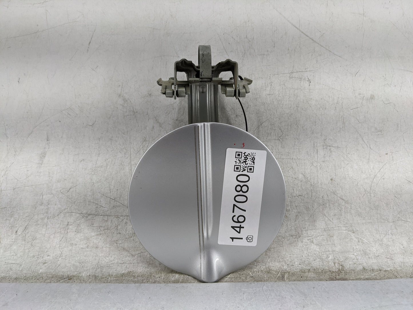 2002 Chrysler Pt Cruiser Fuel Tank Door Lid Gas Tank Silver - Oemusedautoparts1.com
