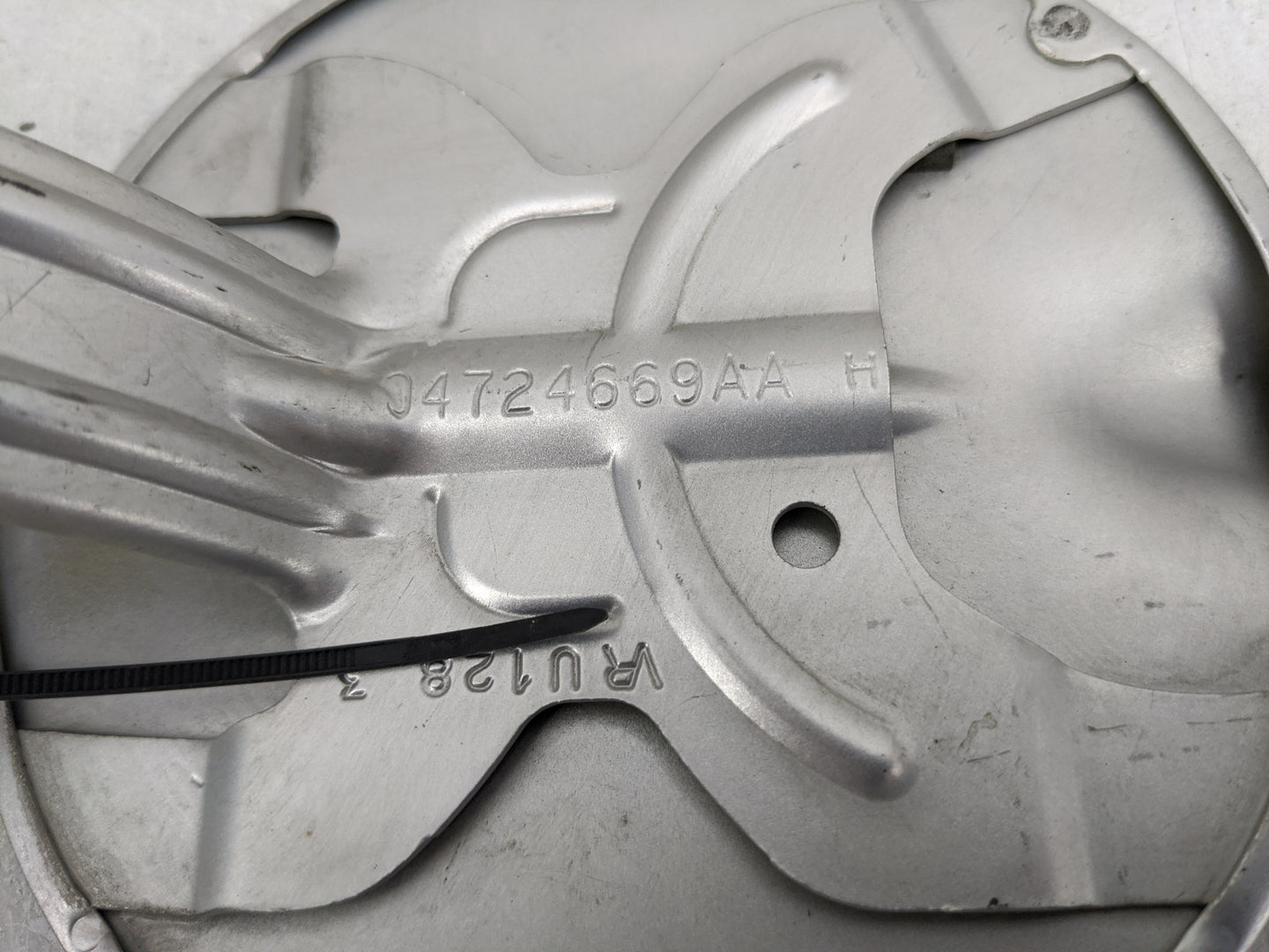 2002 Chrysler Pt Cruiser Fuel Tank Door Lid Gas Tank Silver - Oemusedautoparts1.com
