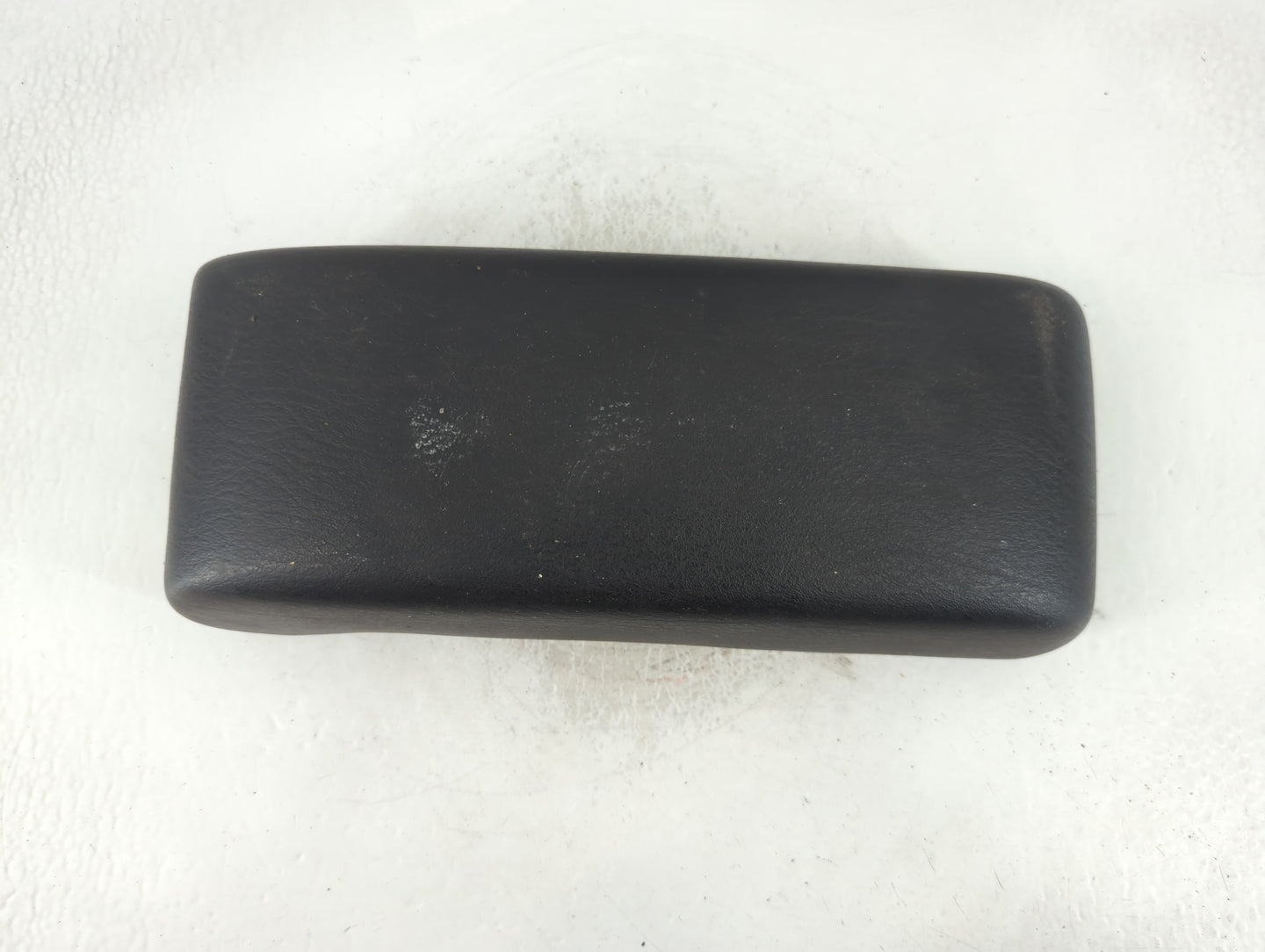 2001-2002 Chrysler Sebring Center Console Armrest Cover Lid P/N:VB9425 Fits Fits 2001 2002 OEM Used Auto Parts - Oemusedauto