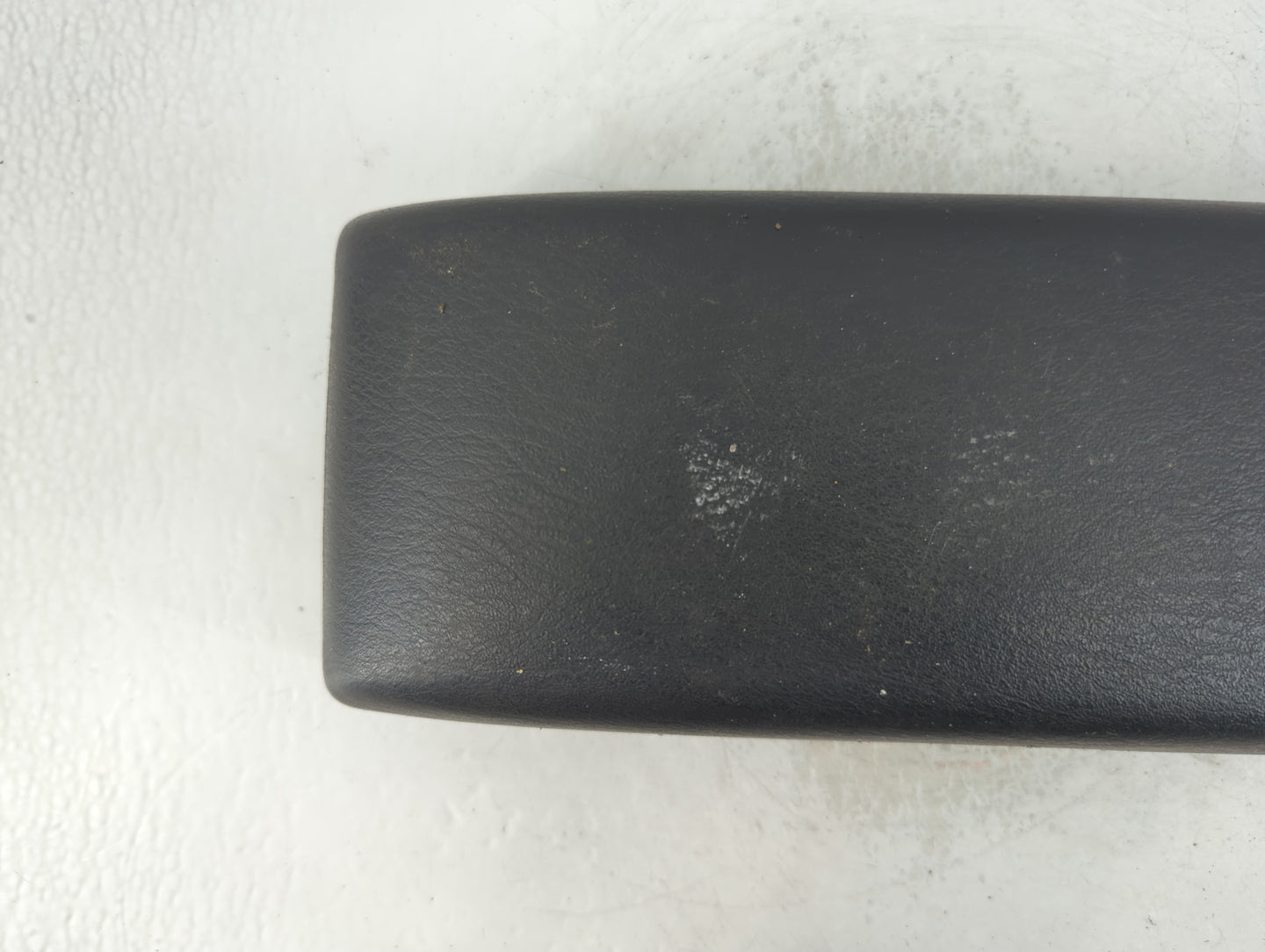 2001-2002 Chrysler Sebring Center Console Armrest Cover Lid P/N:VB9425 Fits Fits 2001 2002 OEM Used Auto Parts - Oemusedauto