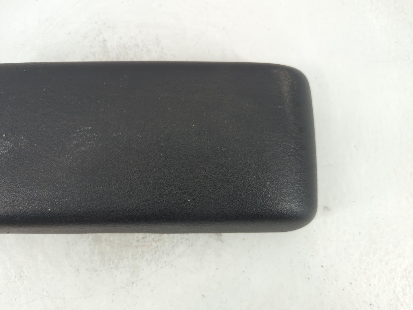 2001-2002 Chrysler Sebring Center Console Armrest Cover Lid P/N:VB9425 Fits Fits 2001 2002 OEM Used Auto Parts - Oemusedauto