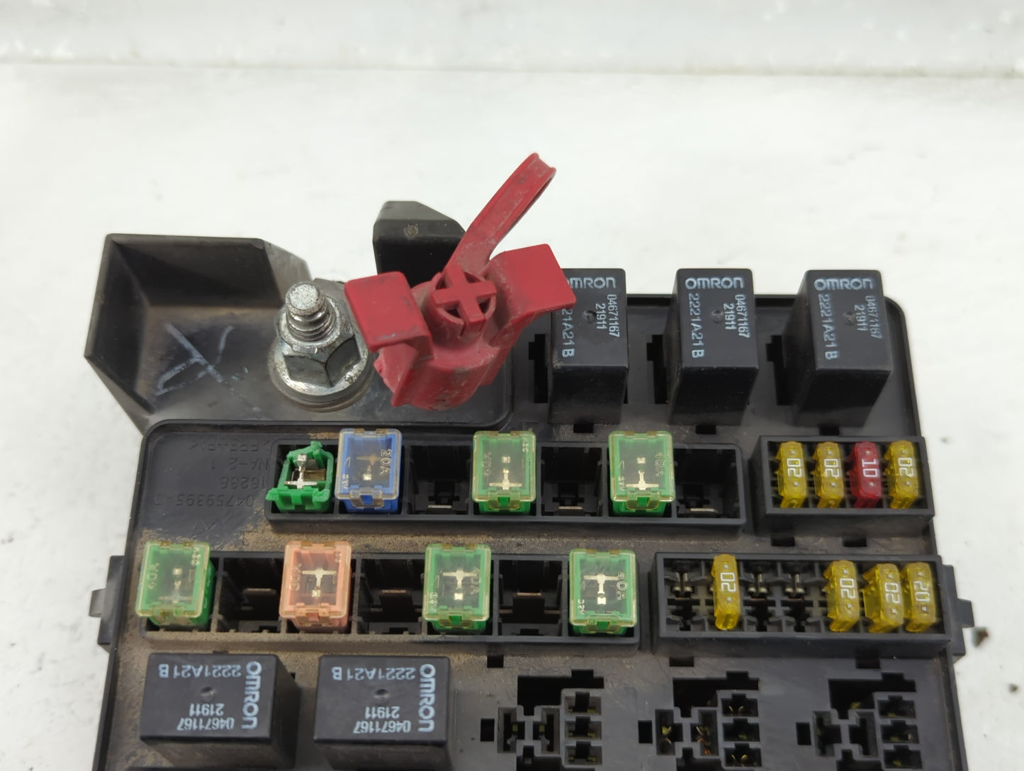 2002 Chrysler Stratus Fusebox Fuse Box Panel Relay Module P/N:04608767AC Fits OEM Used Auto Parts - Oemusedautoparts1.com