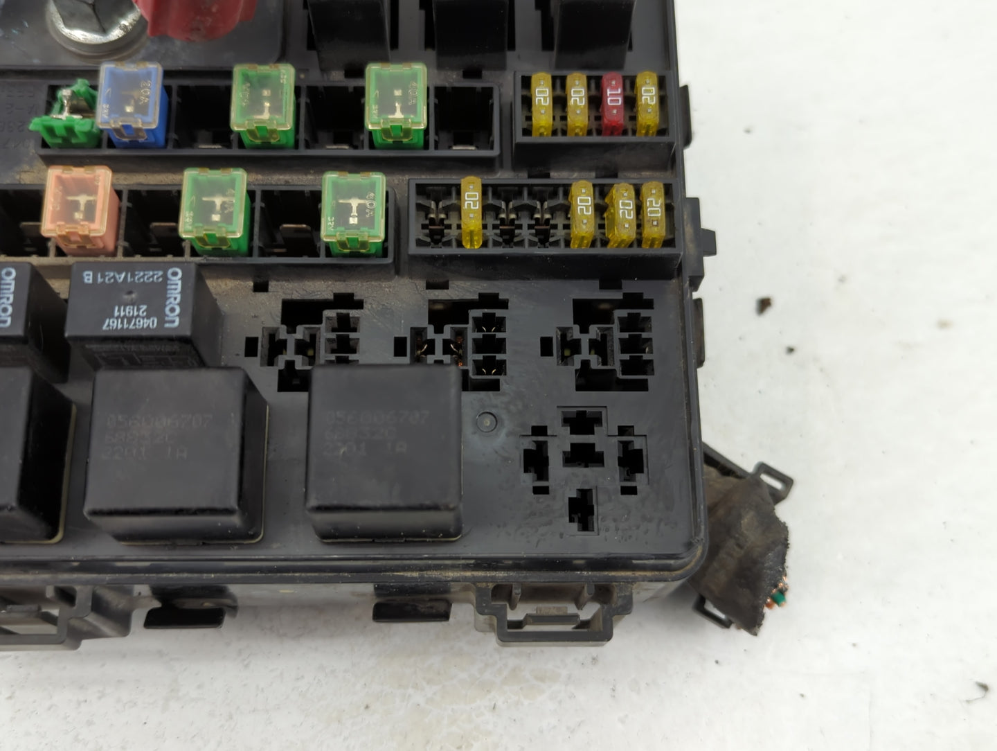 2002 Chrysler Stratus Fusebox Fuse Box Panel Relay Module P/N:04608767AC Fits OEM Used Auto Parts - Oemusedautoparts1.com
