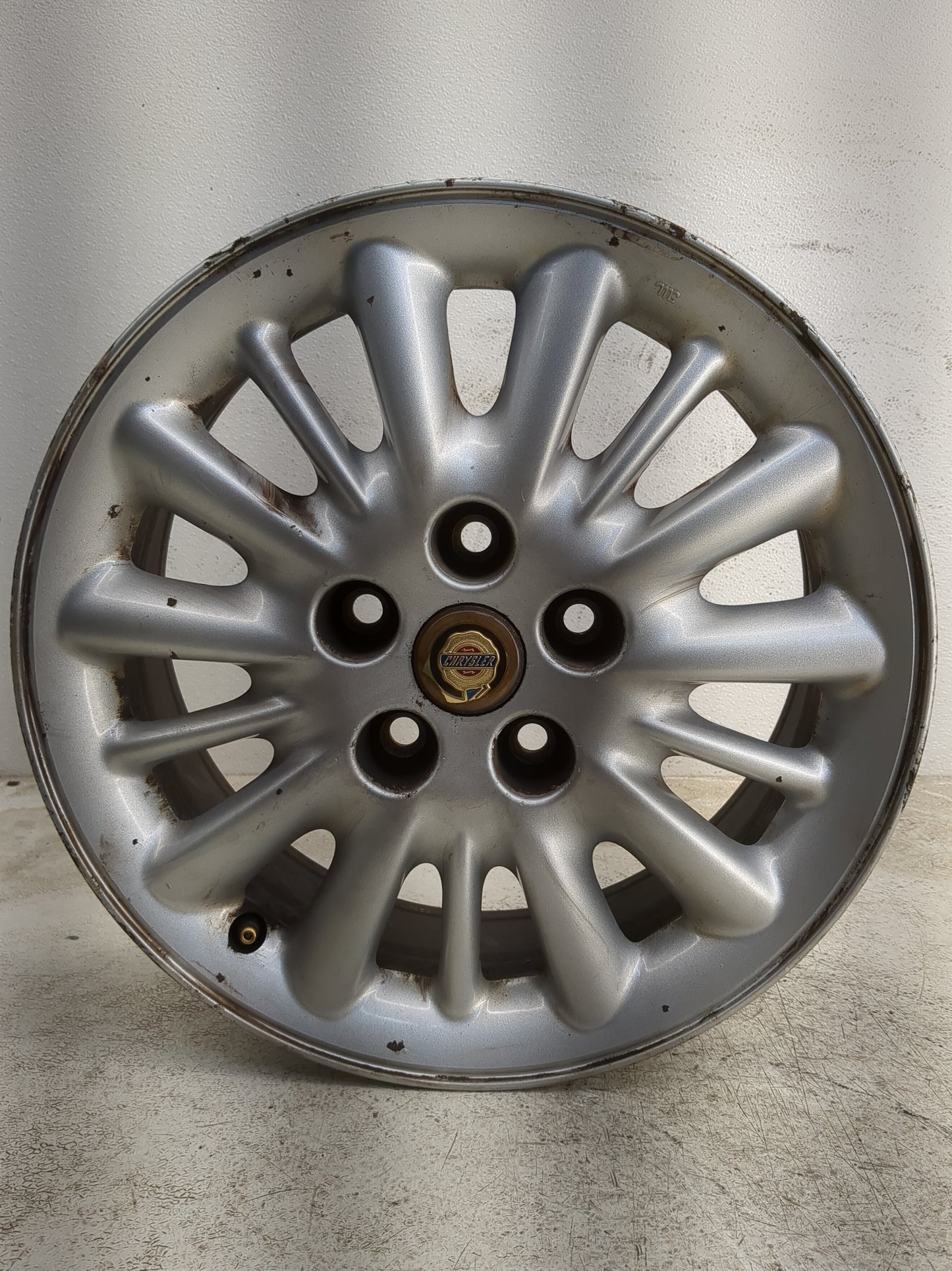 2001-2003 Chrysler Town & Country Oem Wheel Rim - Oemusedautoparts1.com