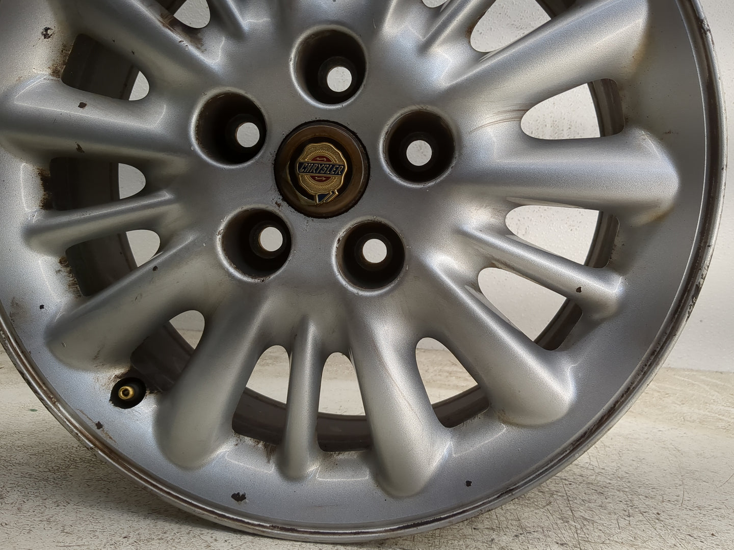 2001-2003 Chrysler Town & Country Oem Wheel Rim - Oemusedautoparts1.com