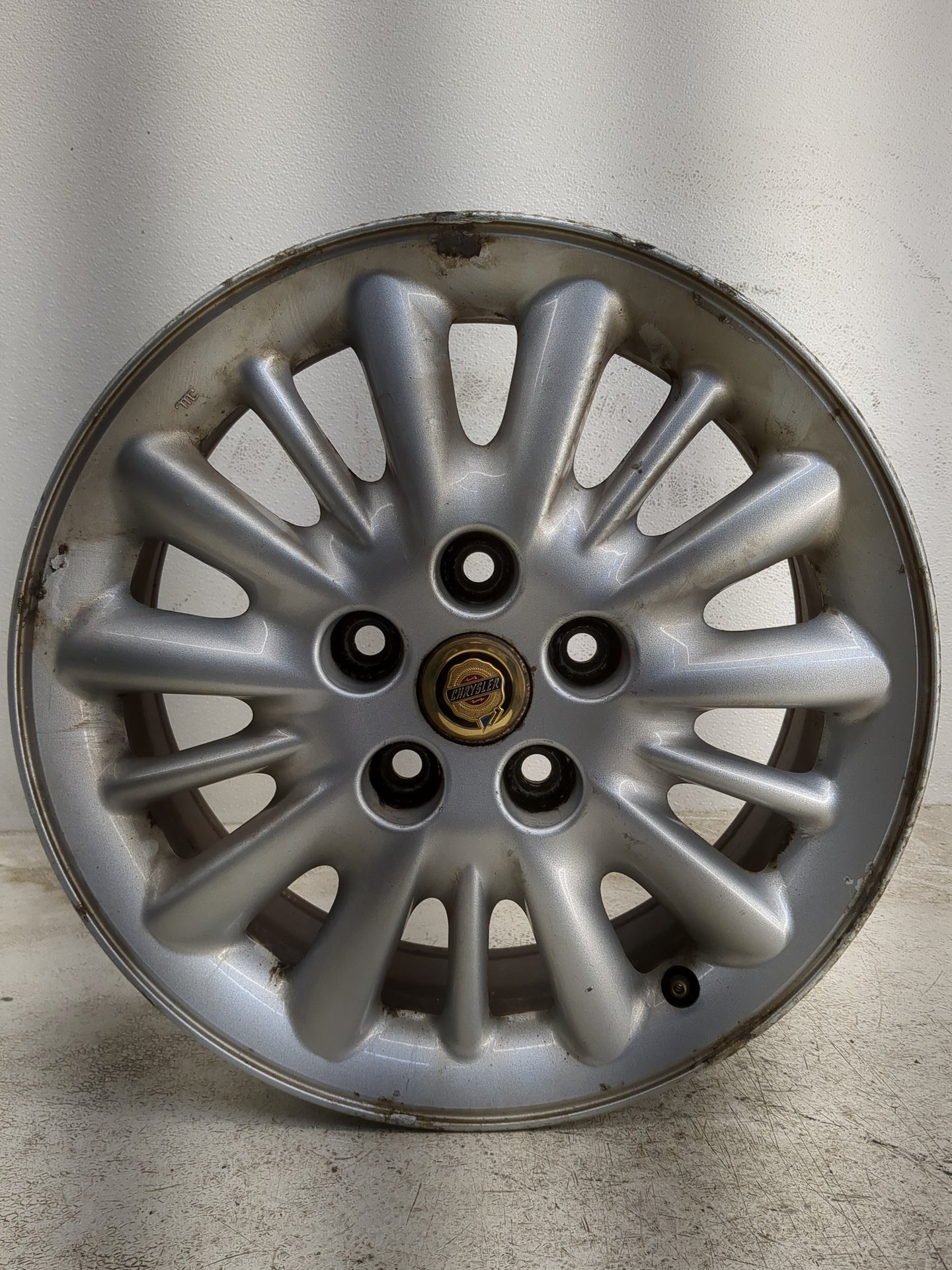 2001-2003 Chrysler Town & Country Oem Wheel Rim - Oemusedautoparts1.com