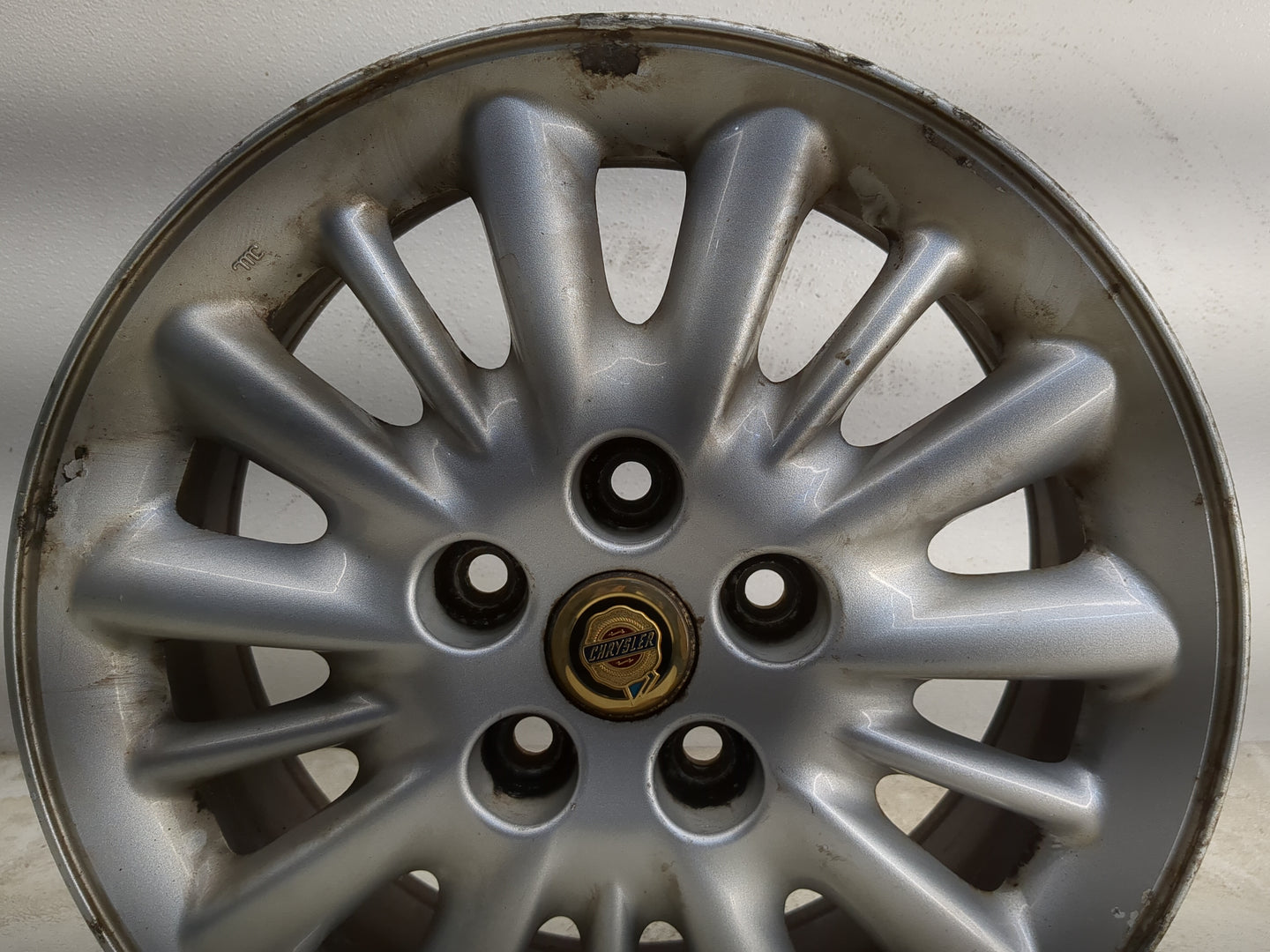 2001-2003 Chrysler Town & Country Oem Wheel Rim - Oemusedautoparts1.com