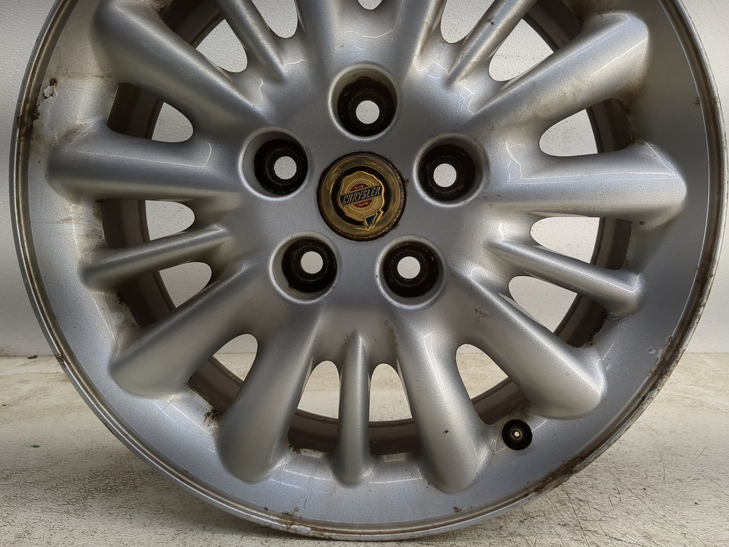 2001-2003 Chrysler Town & Country Oem Wheel Rim 1212736 - Oemusedautoparts1.com