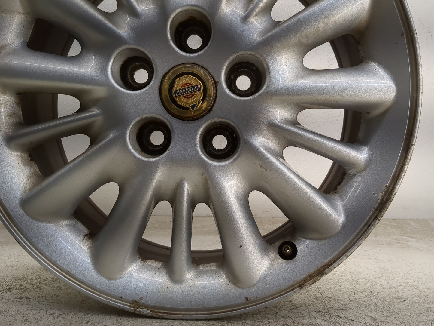 2001-2003 Chrysler Town & Country Oem Wheel Rim 1212736 - Oemusedautoparts1.com