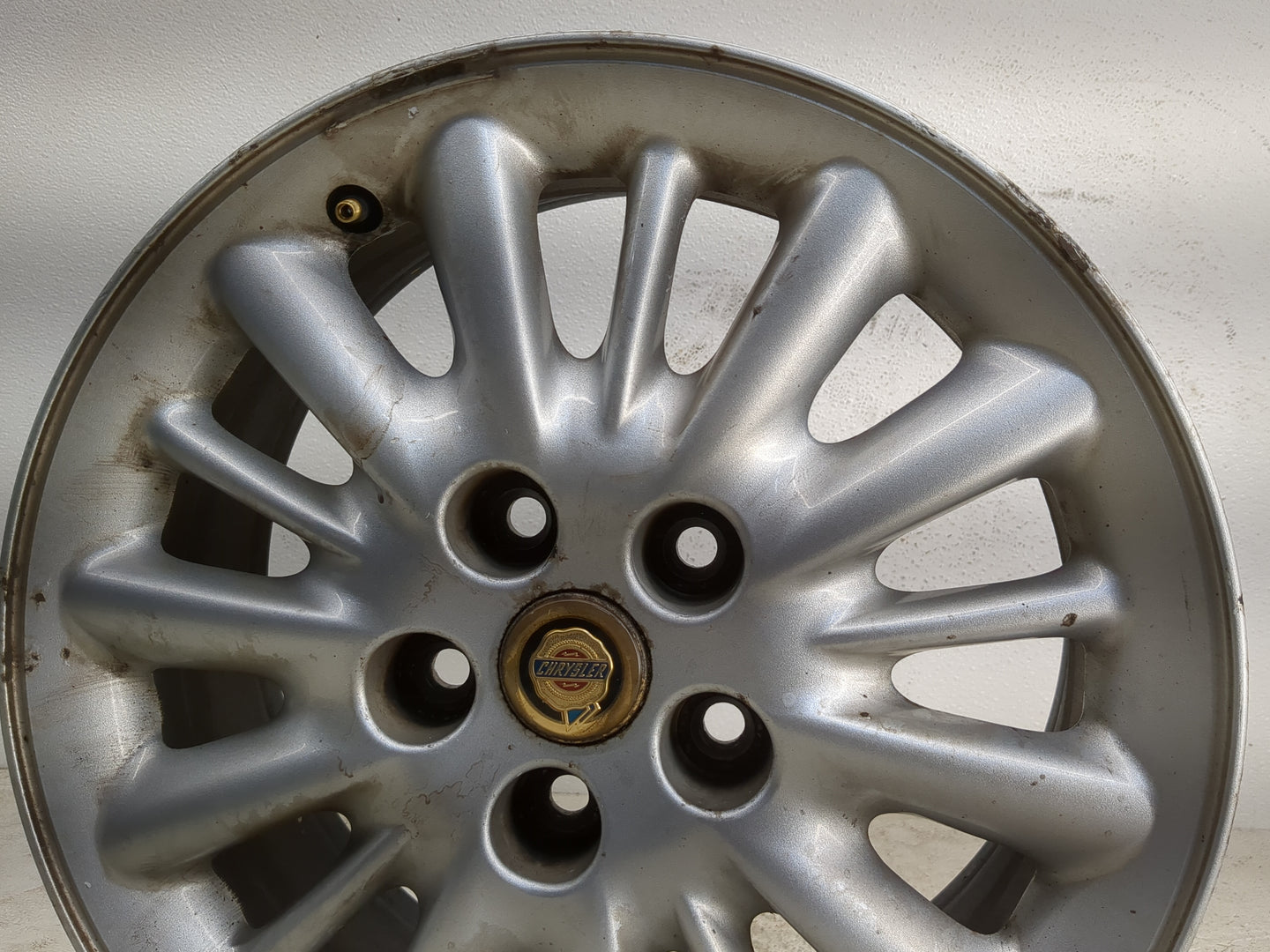 2001-2003 Chrysler Town & Country Oem Wheel Rim 1212737 - Oemusedautoparts1.com