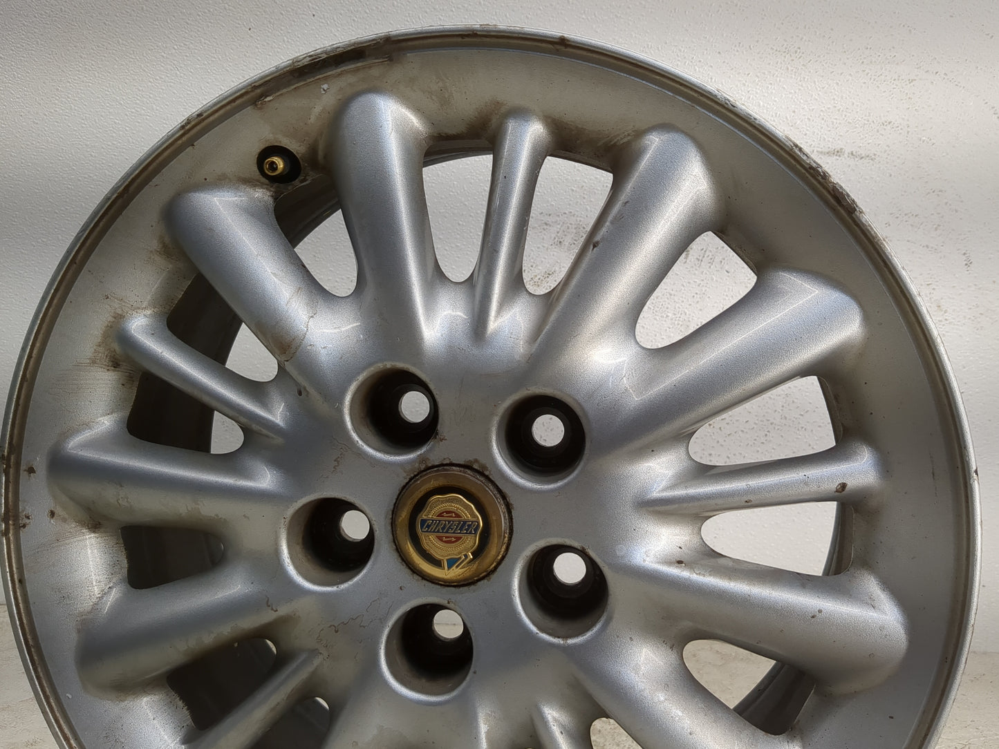 2001-2003 Chrysler Town & Country Oem Wheel Rim 1212737 - Oemusedautoparts1.com