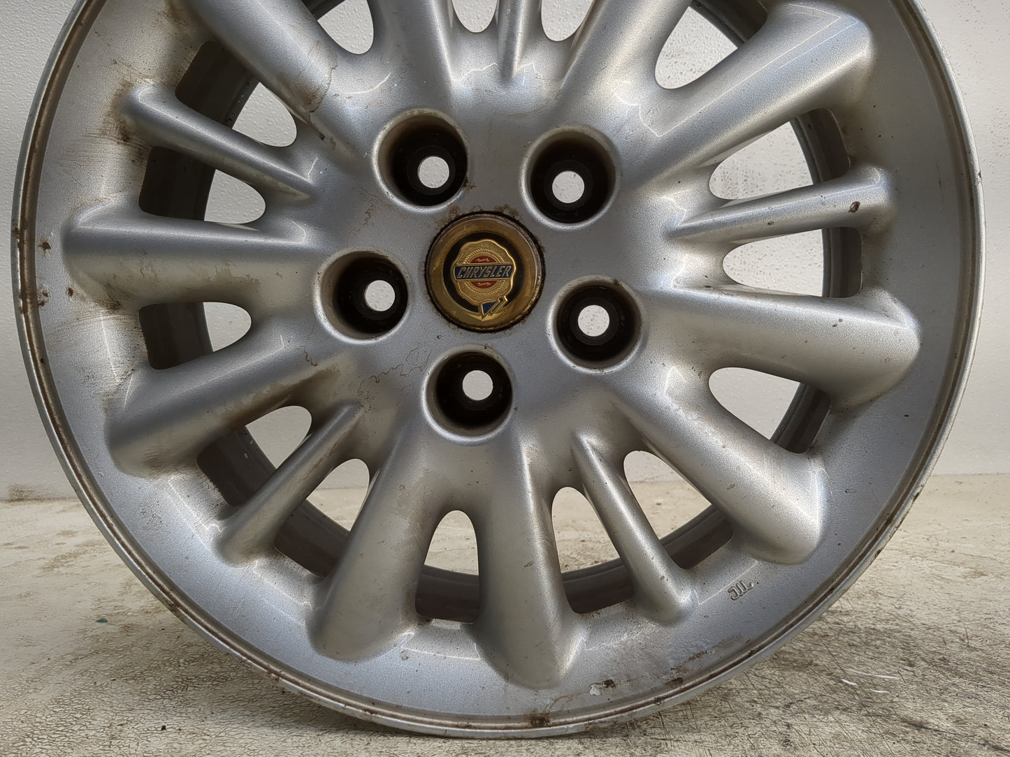 2001-2003 Chrysler Town & Country Oem Wheel Rim 1212737 - Oemusedautoparts1.com