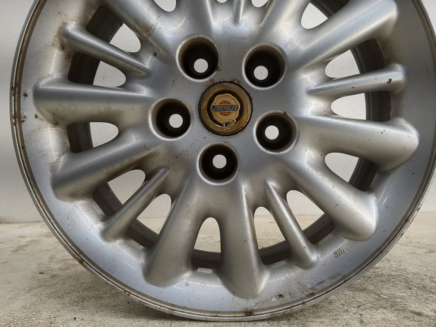 2001-2003 Chrysler Town & Country Oem Wheel Rim 1212737 - Oemusedautoparts1.com