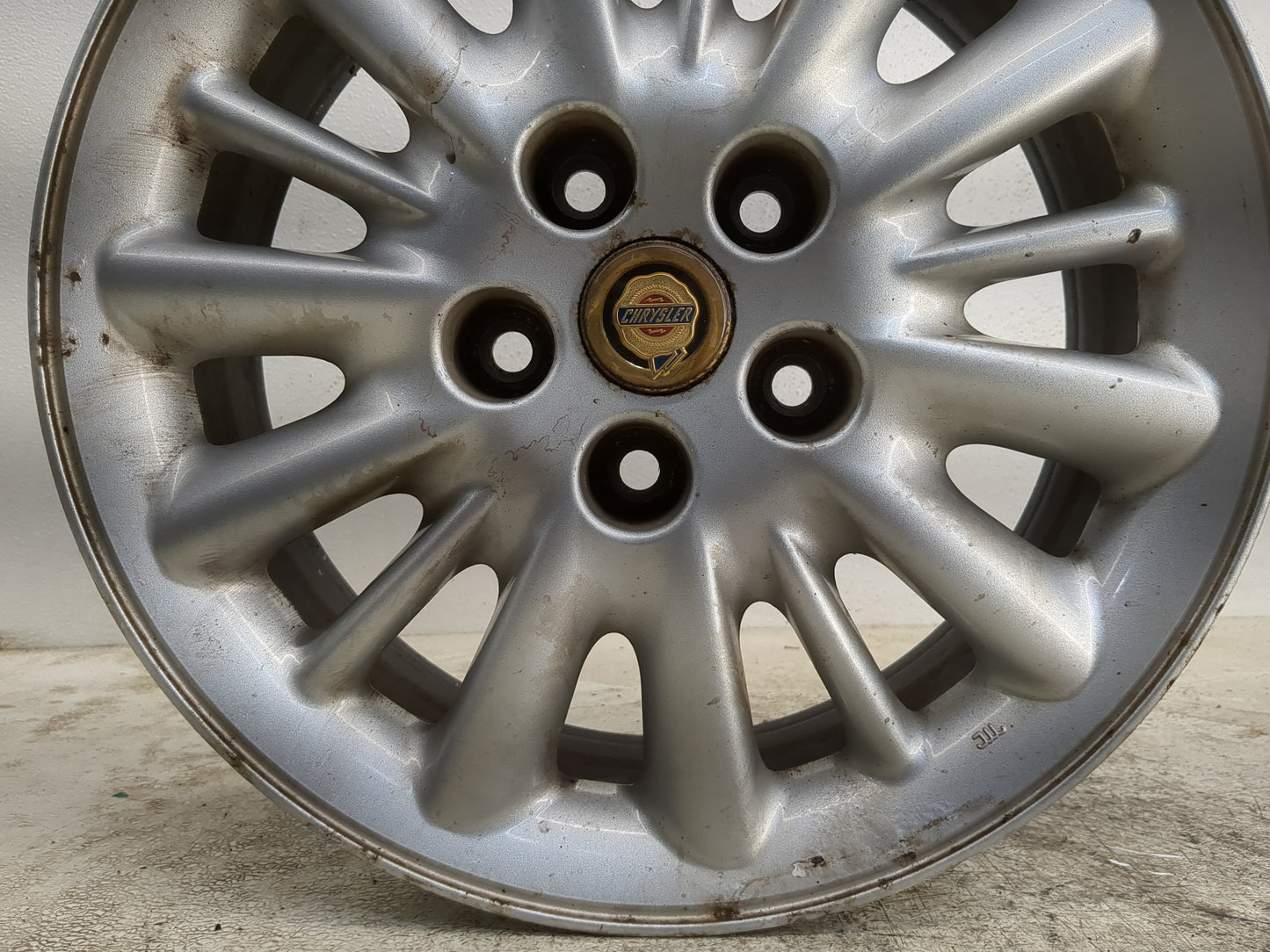 2001-2003 Chrysler Town & Country Oem Wheel Rim 1212737 - Oemusedautoparts1.com