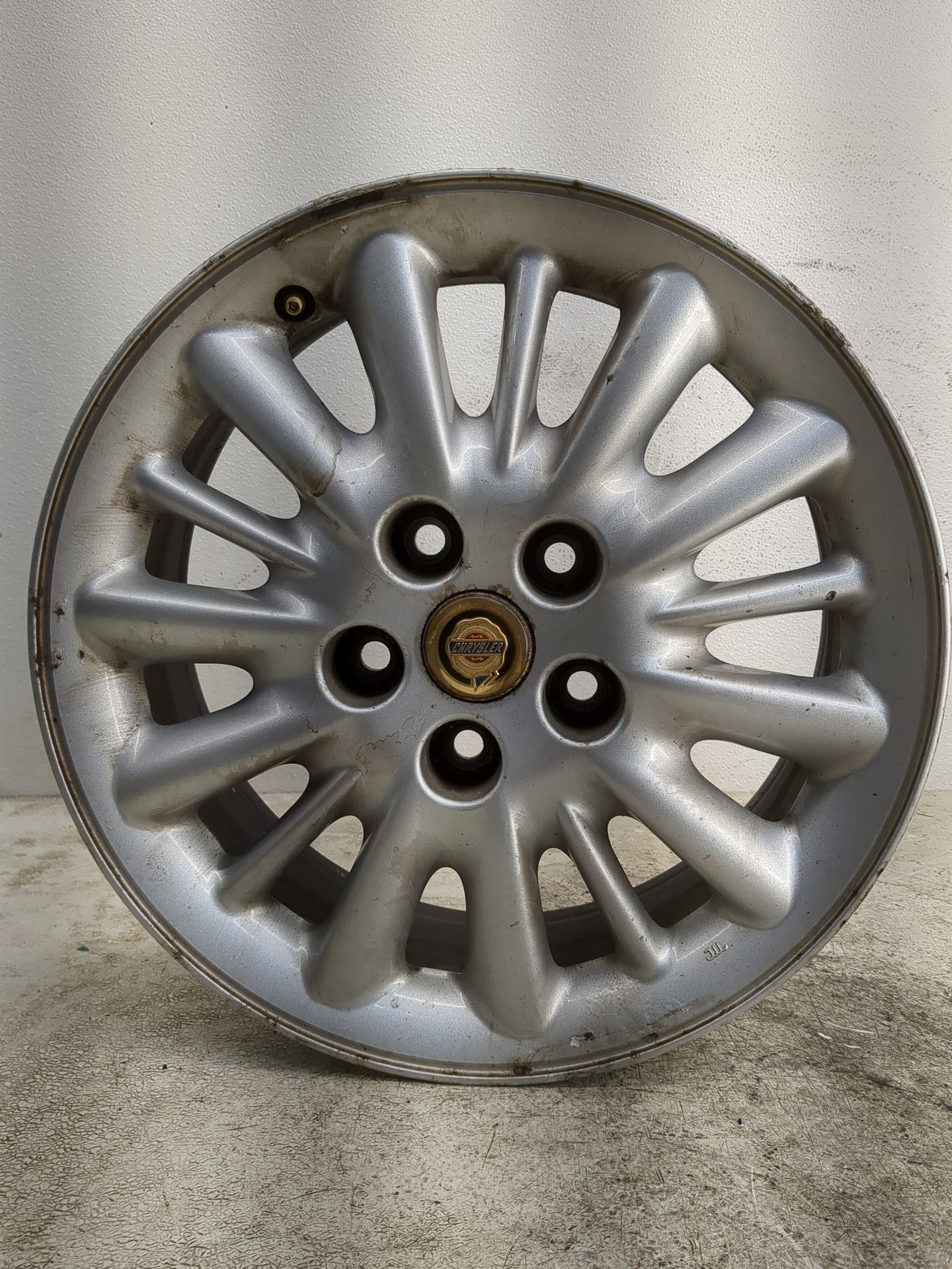 2001-2003 Chrysler Town & Country Oem Wheel Rim 1212737 - Oemusedautoparts1.com