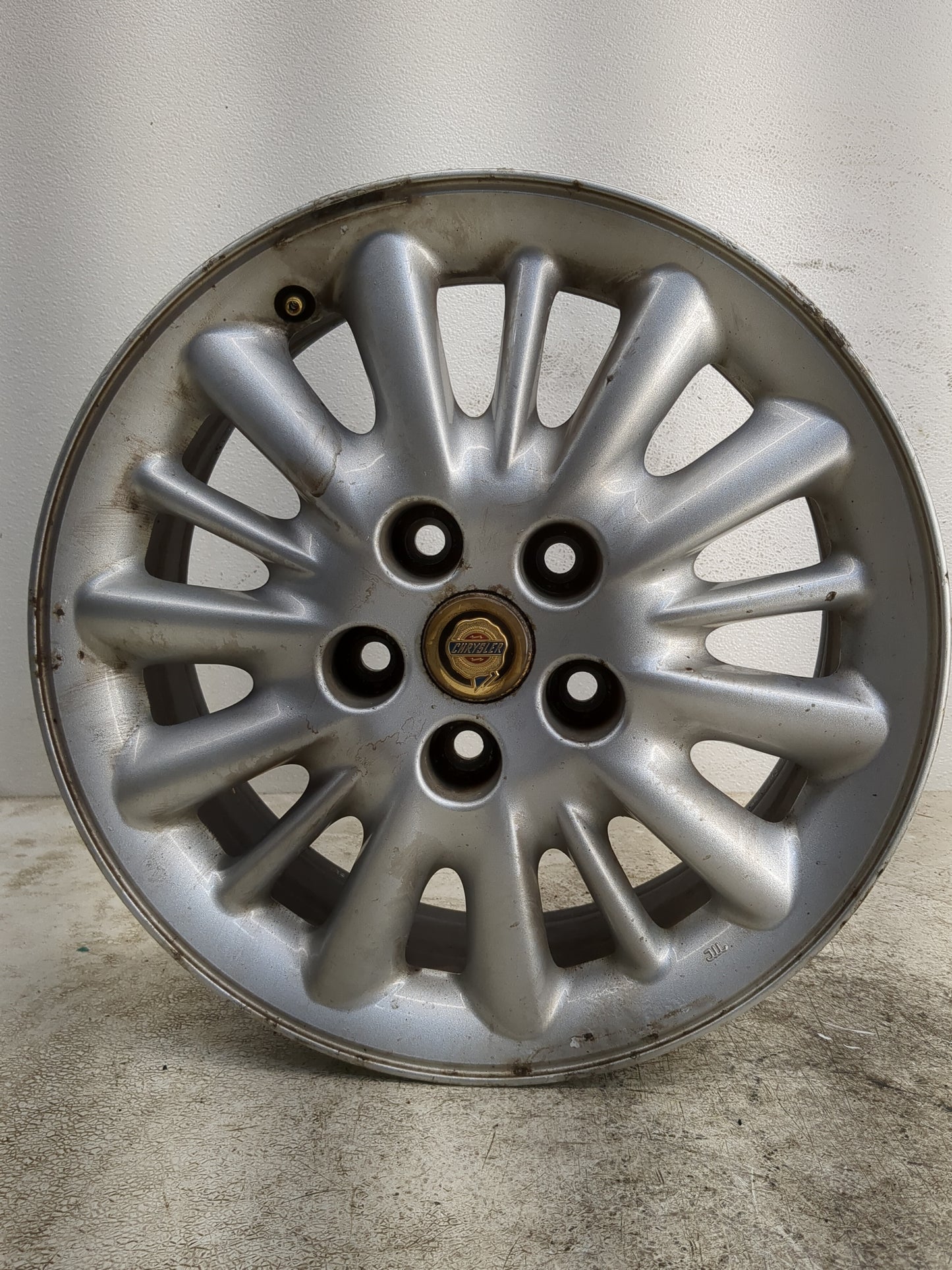 2001-2003 Chrysler Town & Country Oem Wheel Rim 1212737 - Oemusedautoparts1.com