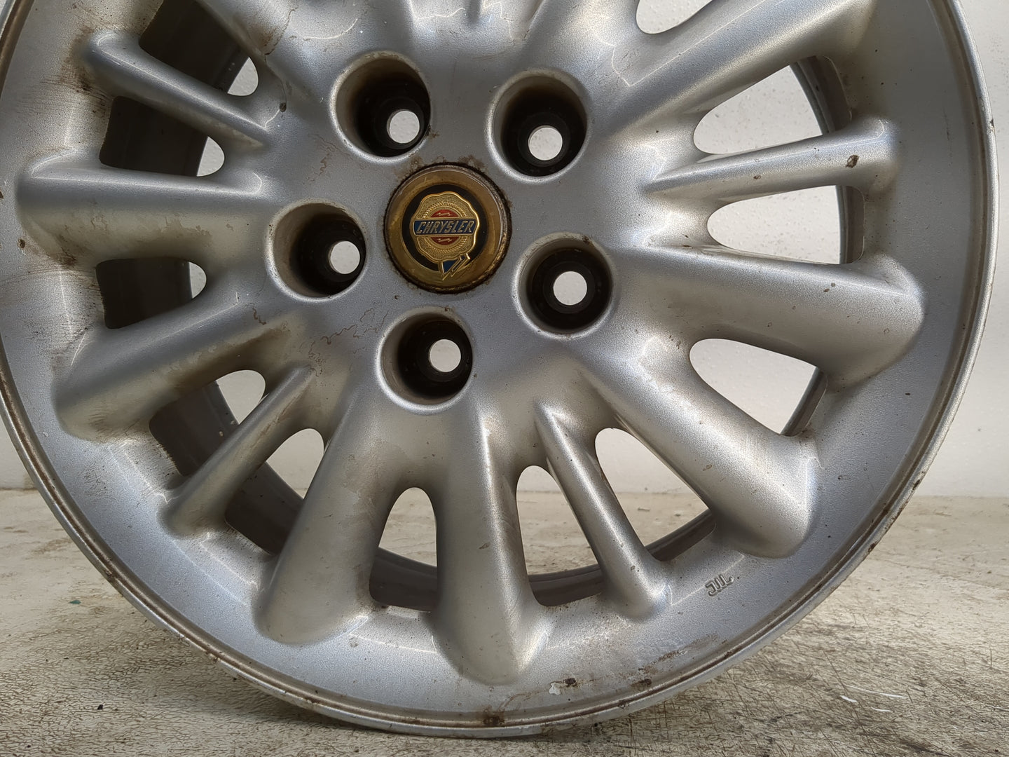 2001-2003 Chrysler Town & Country Oem Wheel Rim 1212737 - Oemusedautoparts1.com
