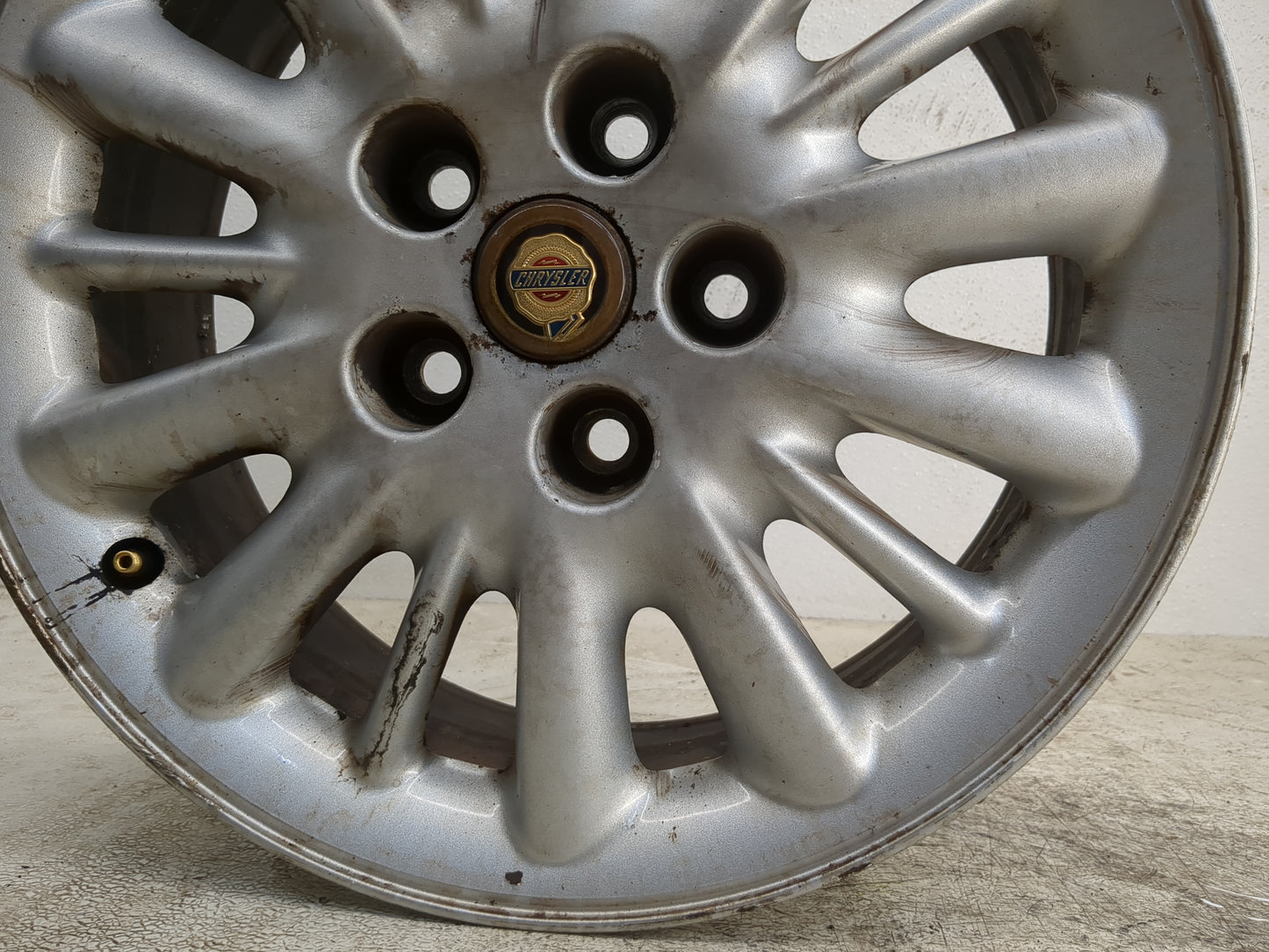 2001-2003 Chrysler Town & Country Oem Wheel Rim 1212738 - Oemusedautoparts1.com