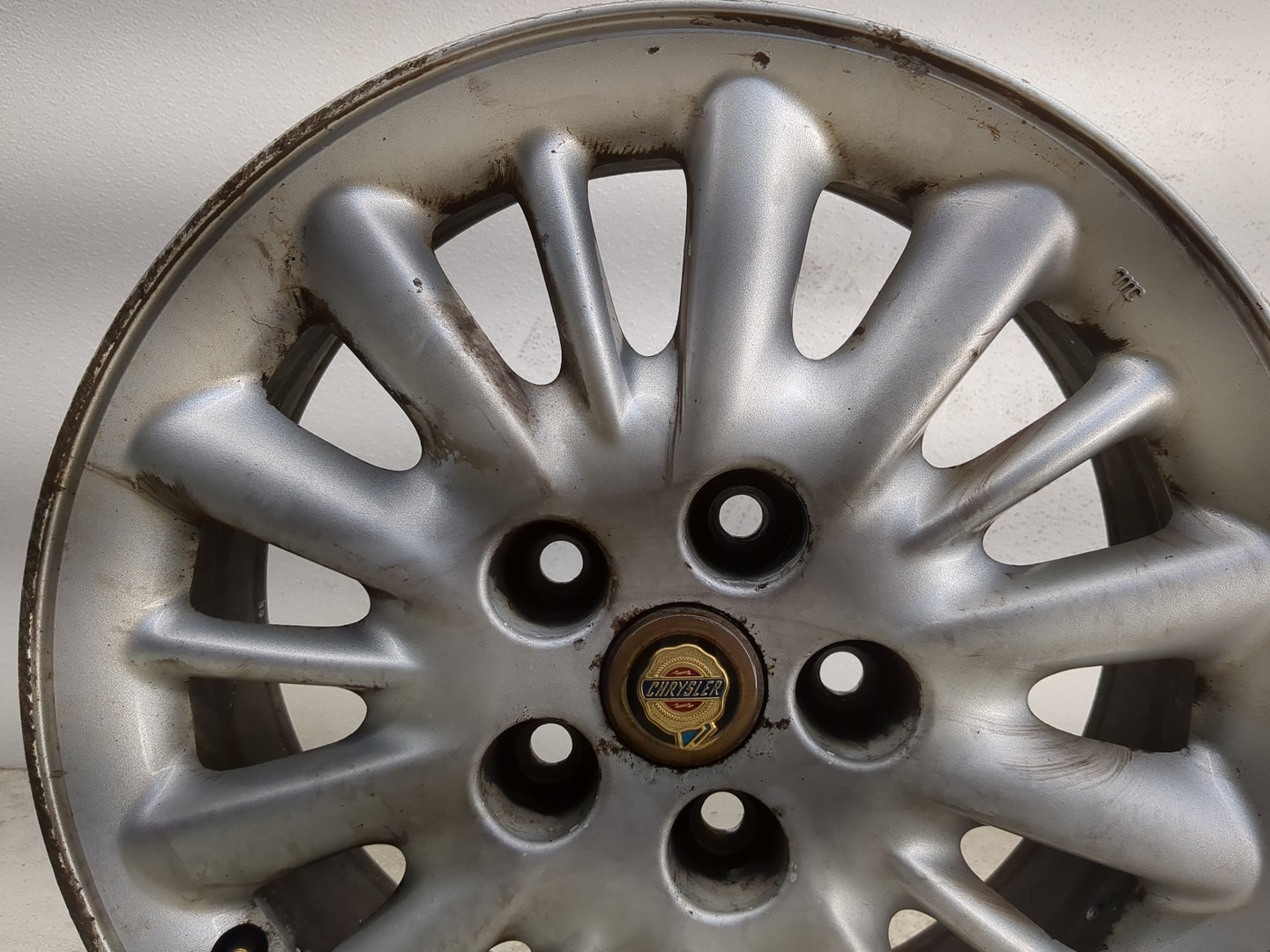 2001-2003 Chrysler Town & Country Oem Wheel Rim - Oemusedautoparts1.com