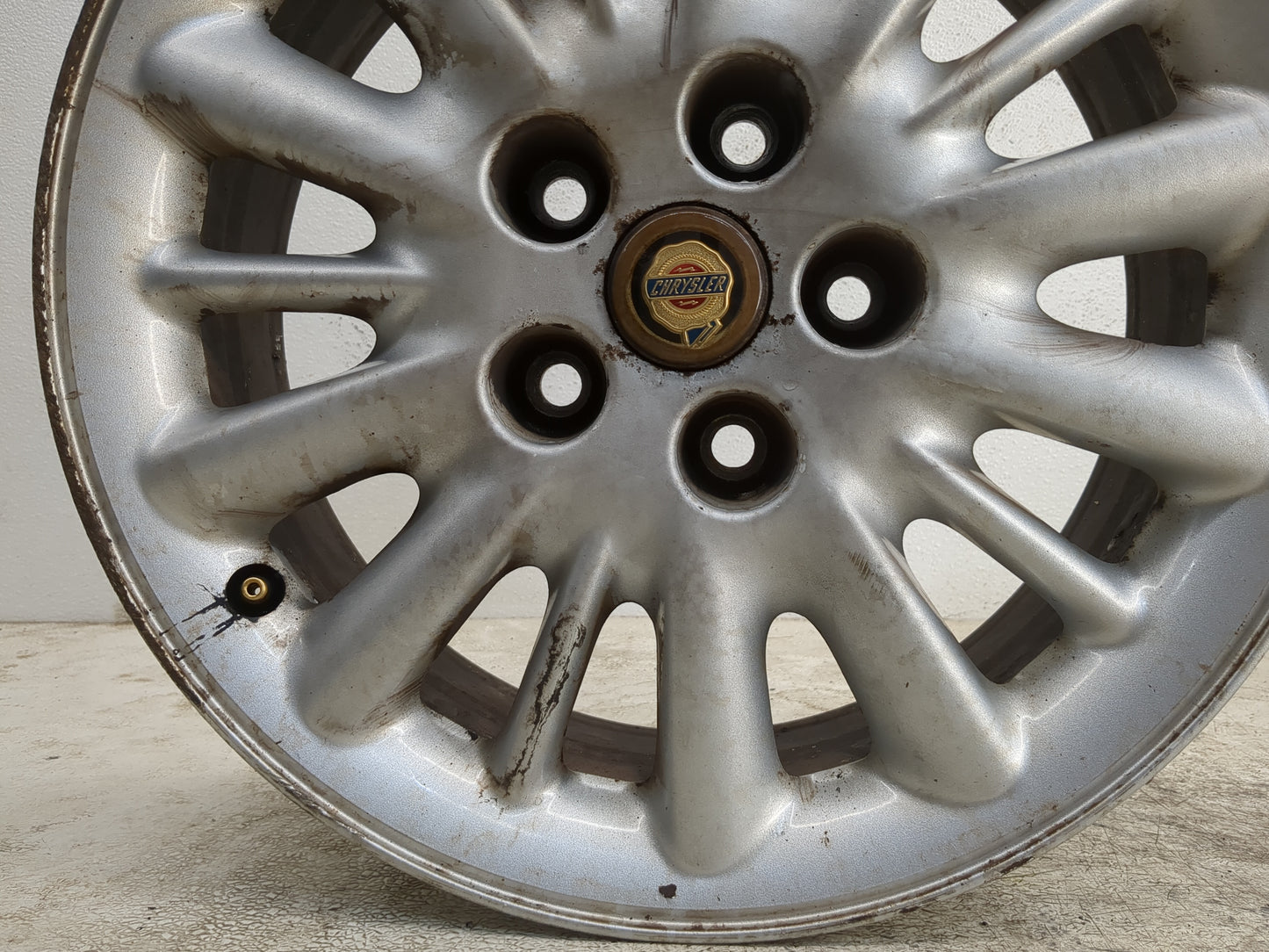 2001-2003 Chrysler Town & Country Oem Wheel Rim 1212738 - Oemusedautoparts1.com