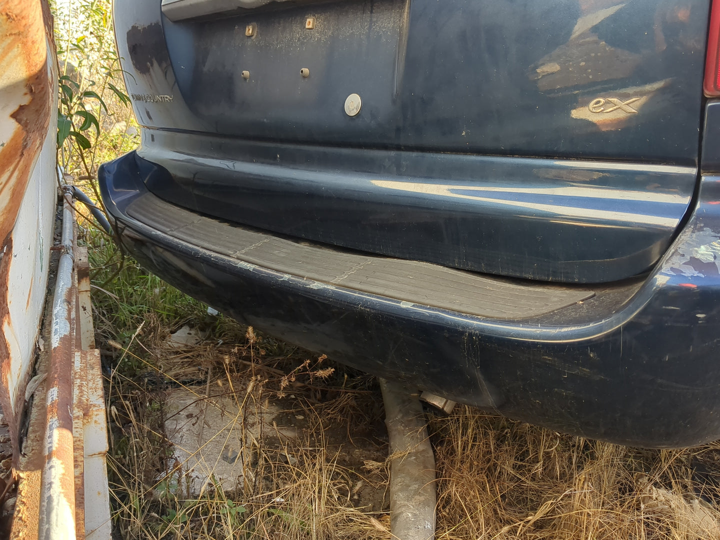 2001-2004 Chrysler Town & Country Rear Bumper Assembly Oem - Oemusedautoparts1.com