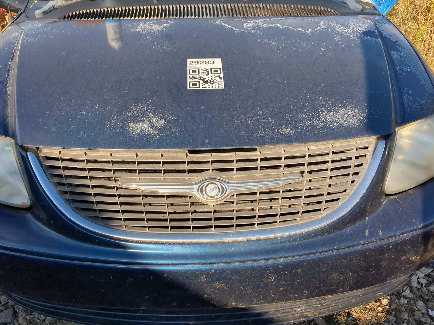 2001-2004 Chrysler Town & Country Front Grille Bumper Not Included - Oemusedautoparts1.com