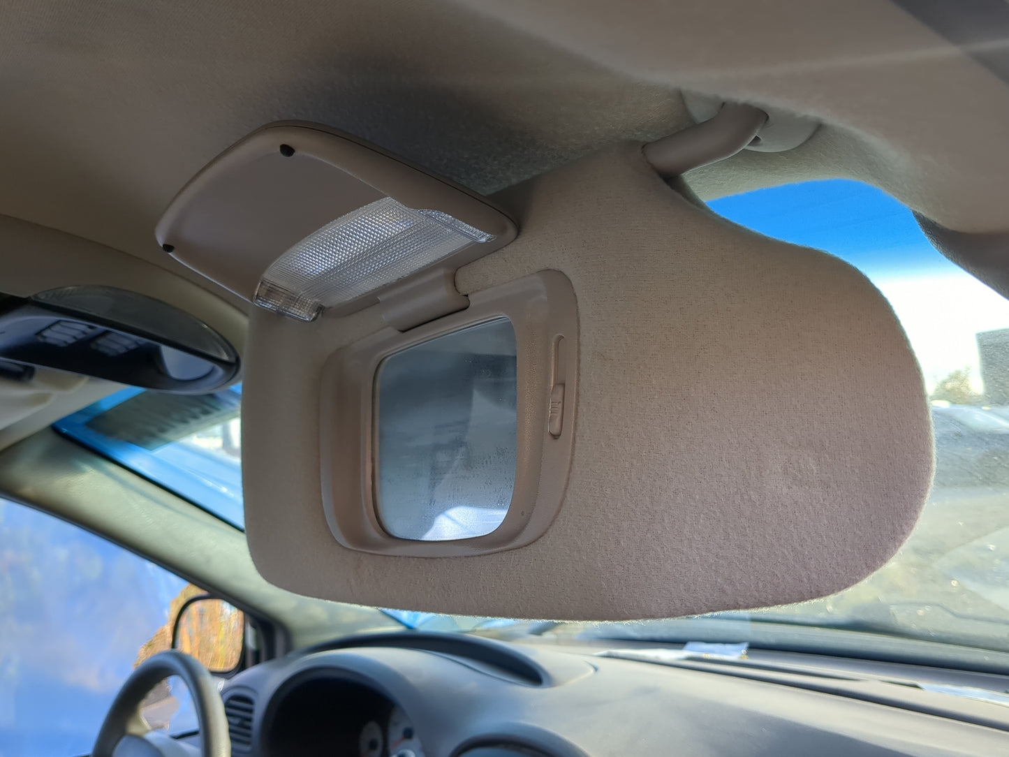 2001-2002 Chrysler Town & Country Sun Visor Shade Replacement Passenger Right Mirror Fits Fits 2001 2002 OEM Used Auto Parts