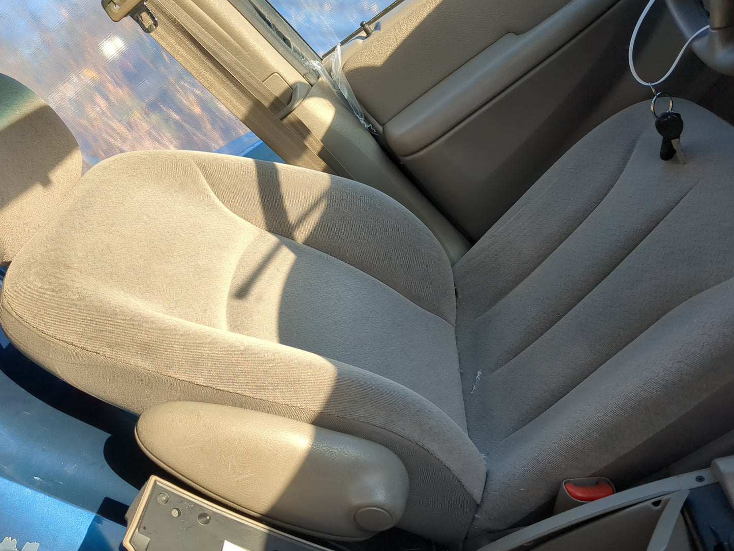2001-2003 Chrysler Town & Country Driver Front Seat Oem - Oemusedautoparts1.com