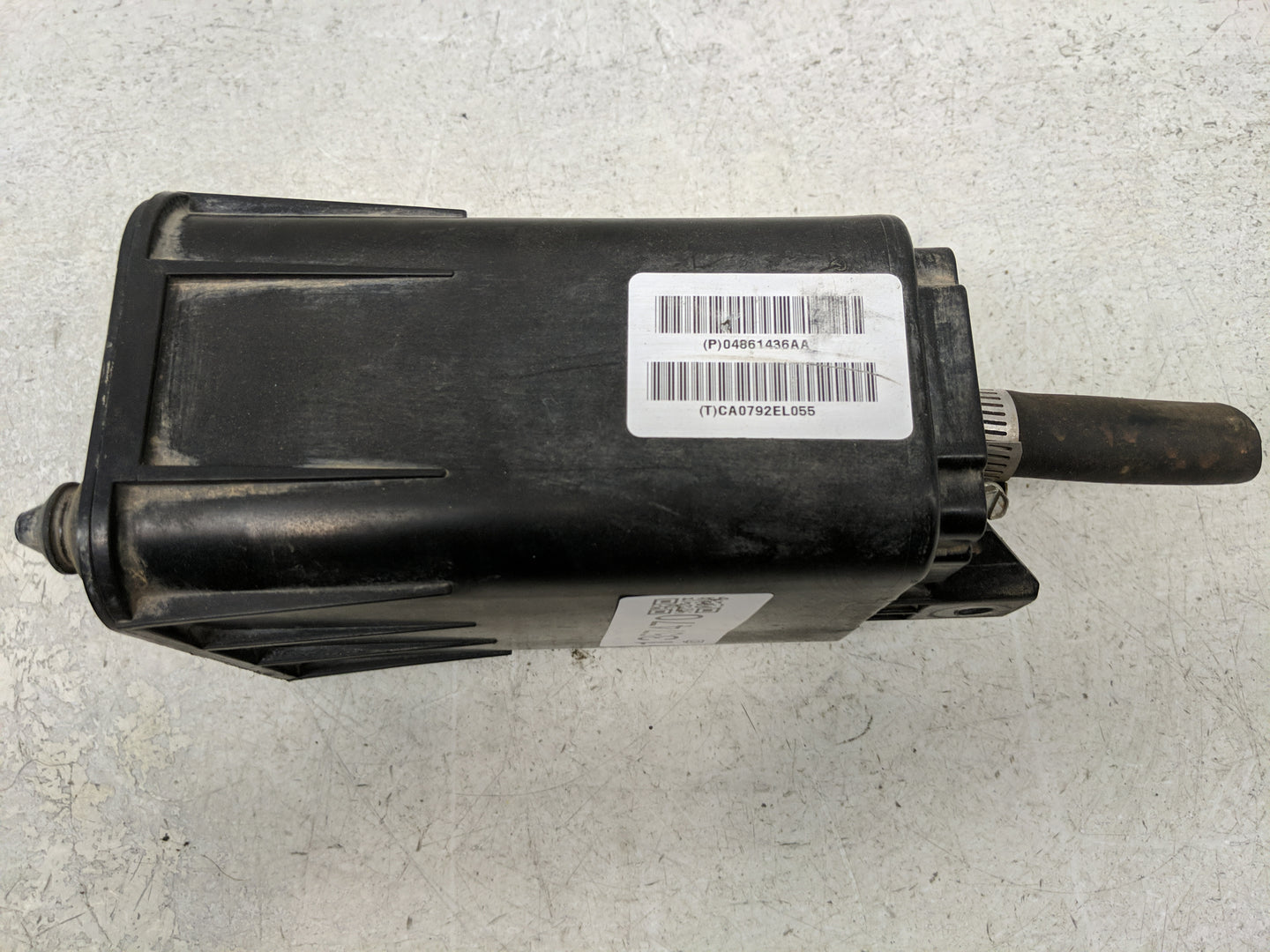 2002 Chrysler Town & Country Fuel Vapor Charcoal Canister 1357470 - Oemusedautoparts1.com
