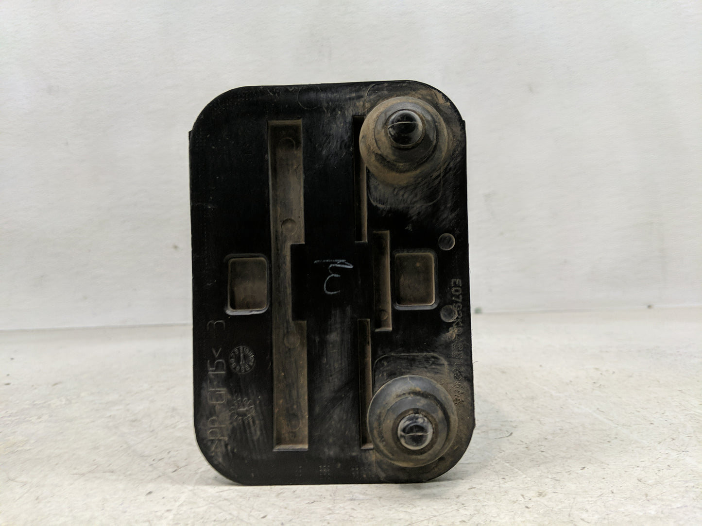 2002 Chrysler Town & Country Fuel Vapor Charcoal Canister 1357470 - Oemusedautoparts1.com