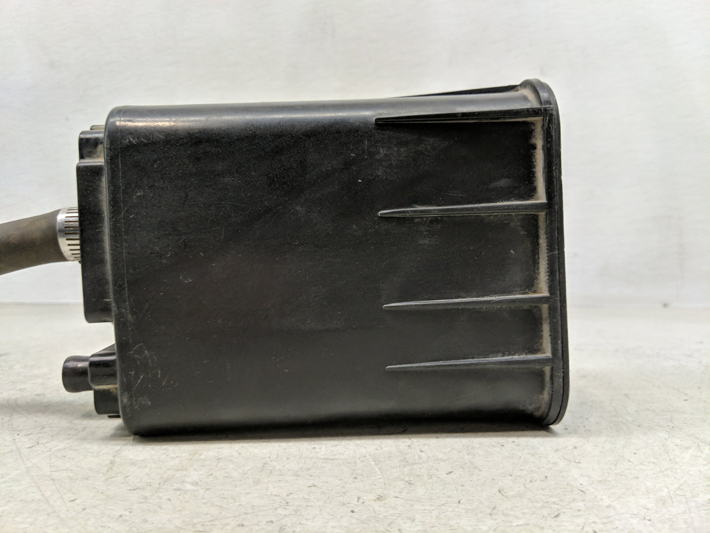 2002 Chrysler Town & Country Fuel Vapor Charcoal Canister 1357470 - Oemusedautoparts1.com