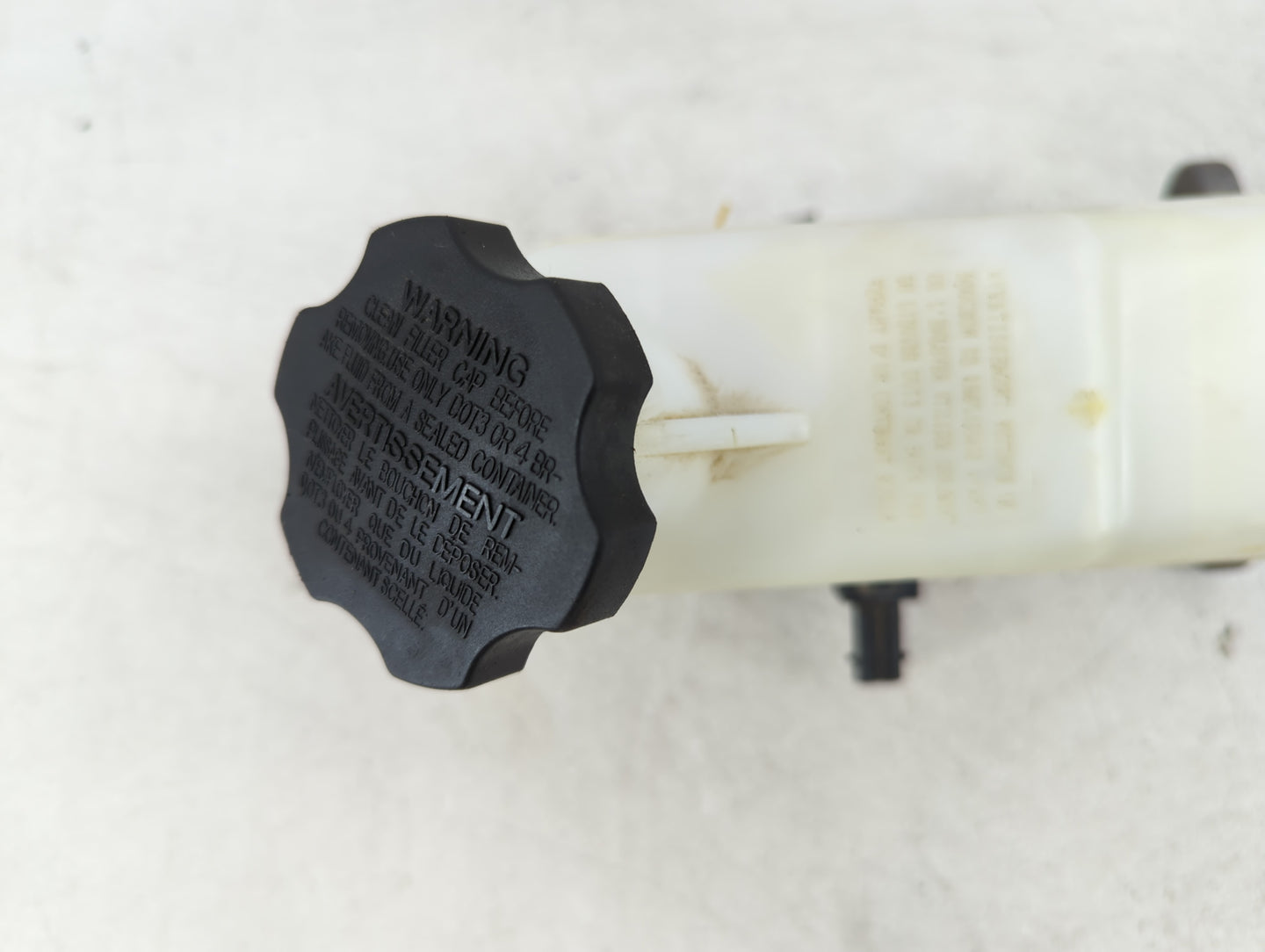 2001-2002 Dodge Caravan Brake Master Cylinder - Oemusedautoparts1.com