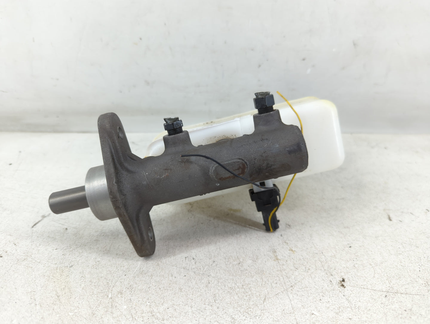 2001-2002 Dodge Caravan Brake Master Cylinder - Oemusedautoparts1.com