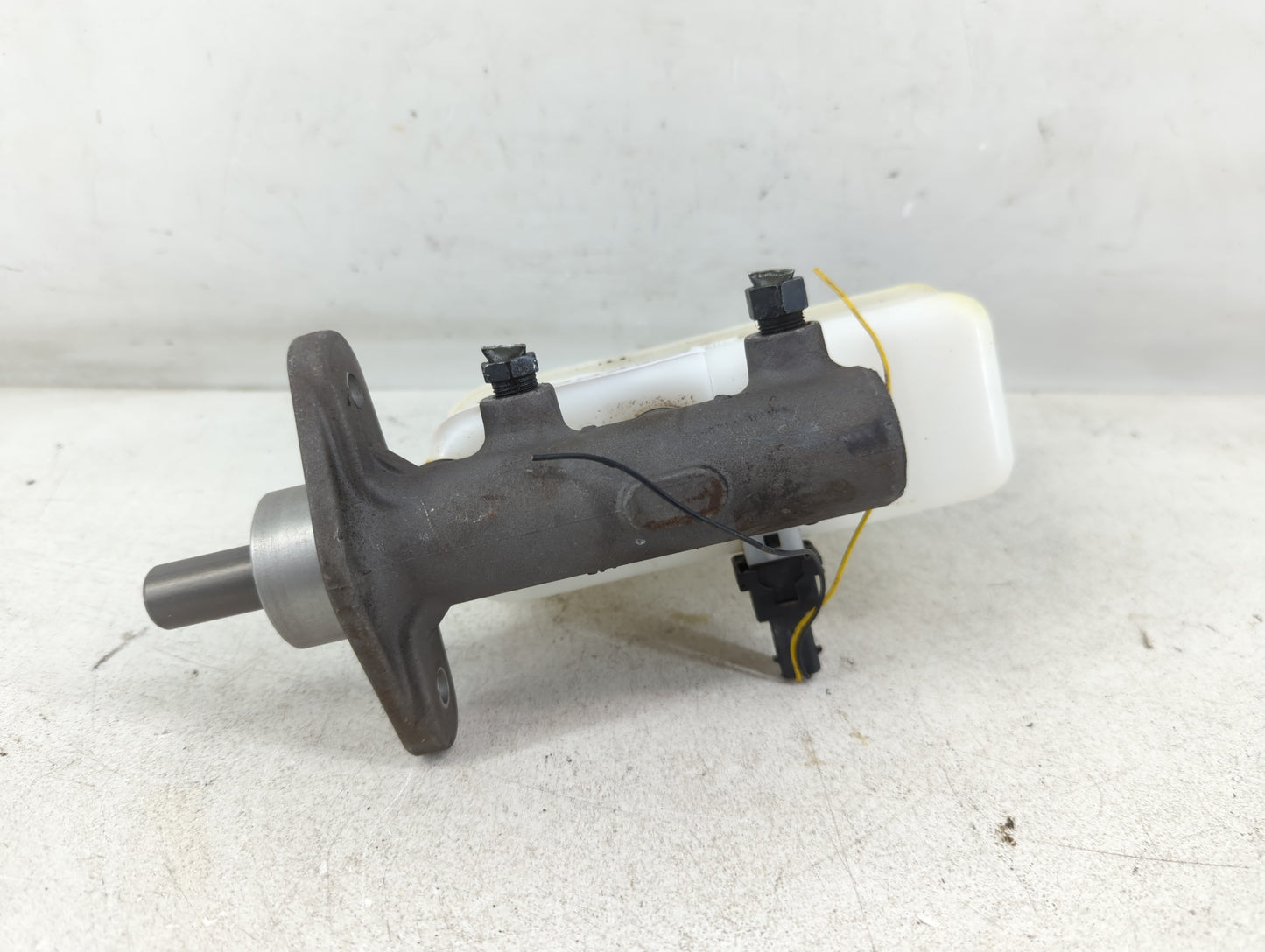 2001-2002 Dodge Caravan Brake Master Cylinder - Oemusedautoparts1.com