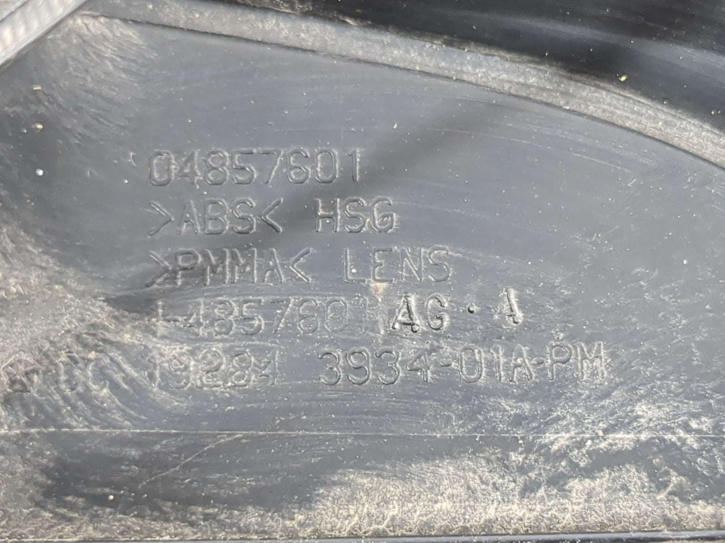 2001-2003 Dodge Caravan Tail Light Assembly Driver Left OEM P/N:04857601 Fits Fits 2001 2002 2003 OEM Used Auto Parts - Oemu